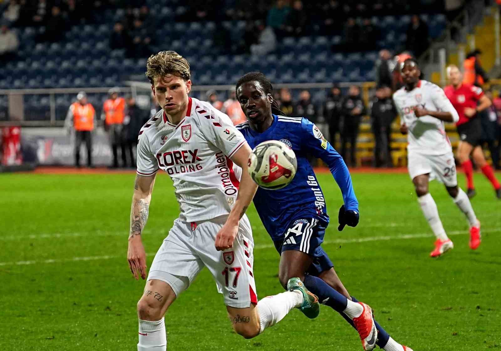 Trendyol Süper Lig: Kasımpaşa: 0 - Samsunspor: 0 (İlk yarı)
