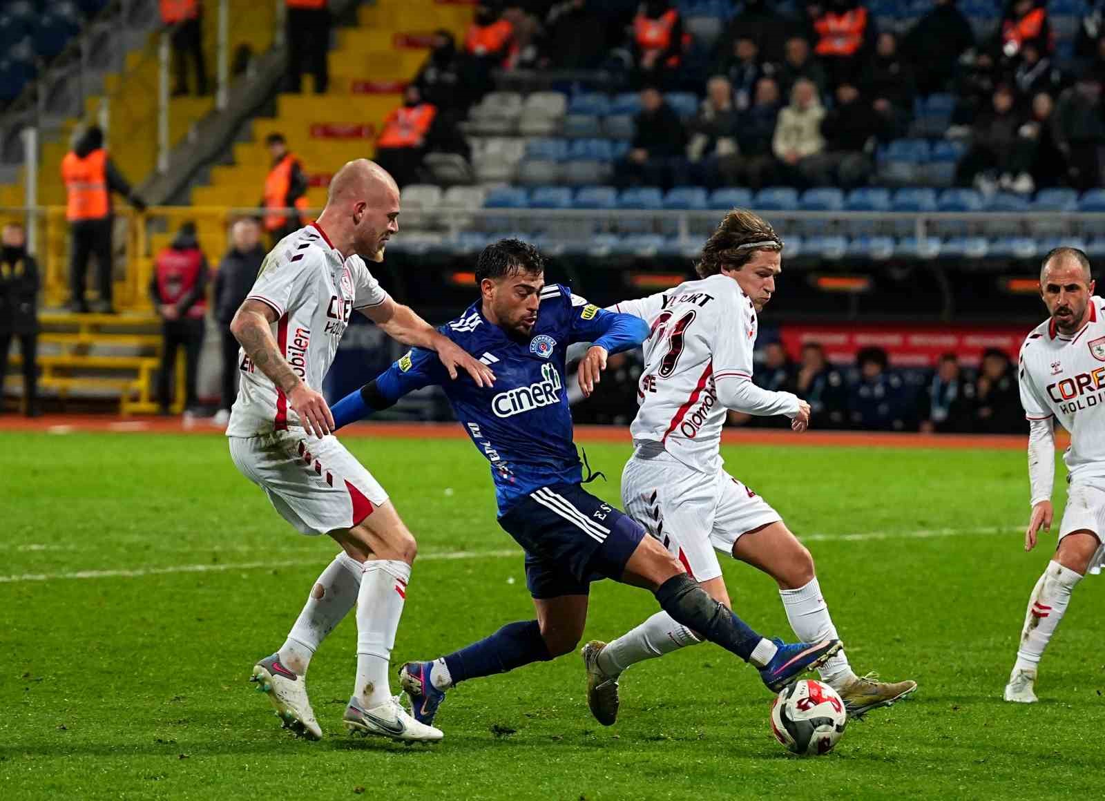 Trendyol Süper Lig: Kasımpaşa: 0 - Samsunspor: 0 (İlk yarı)
