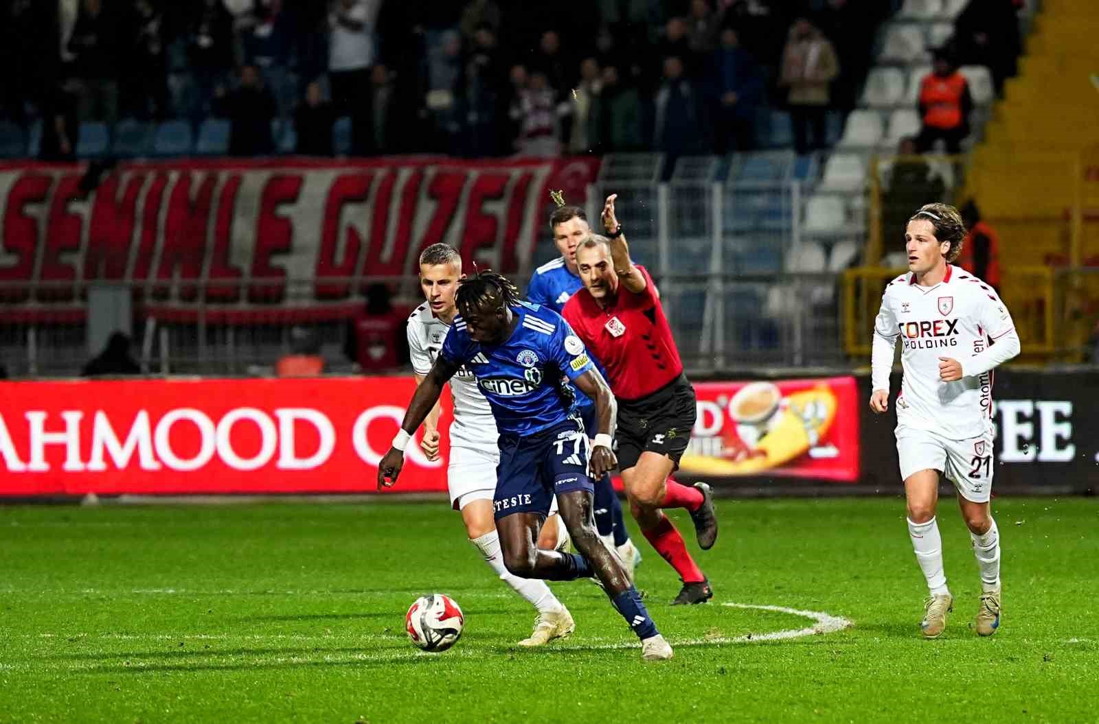 Trendyol Süper Lig: Kasımpaşa: 0 - Samsunspor: 0 (İlk yarı)
