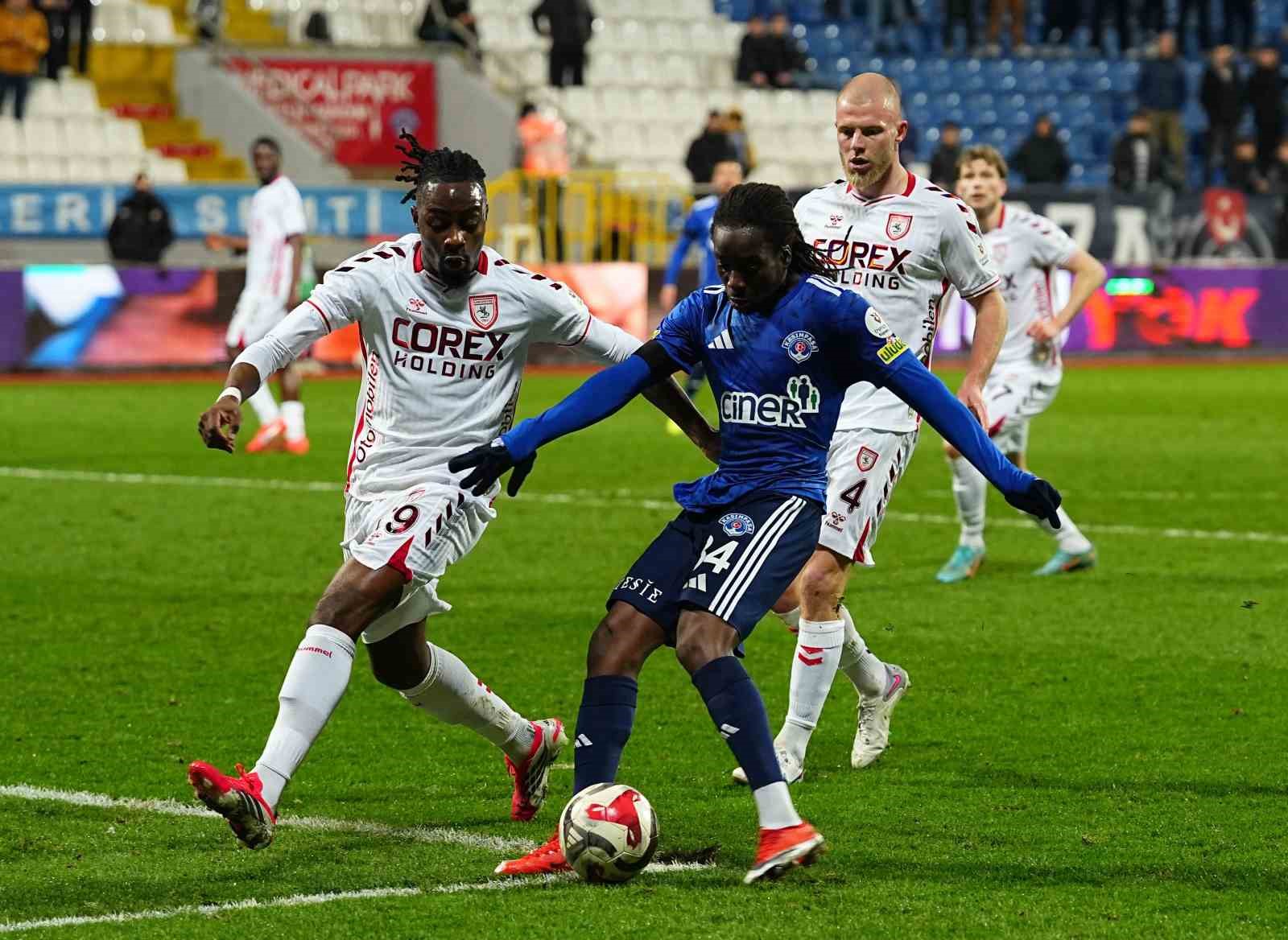 Trendyol Süper Lig: Kasımpaşa: 0 - Samsunspor: 0 (İlk yarı)

