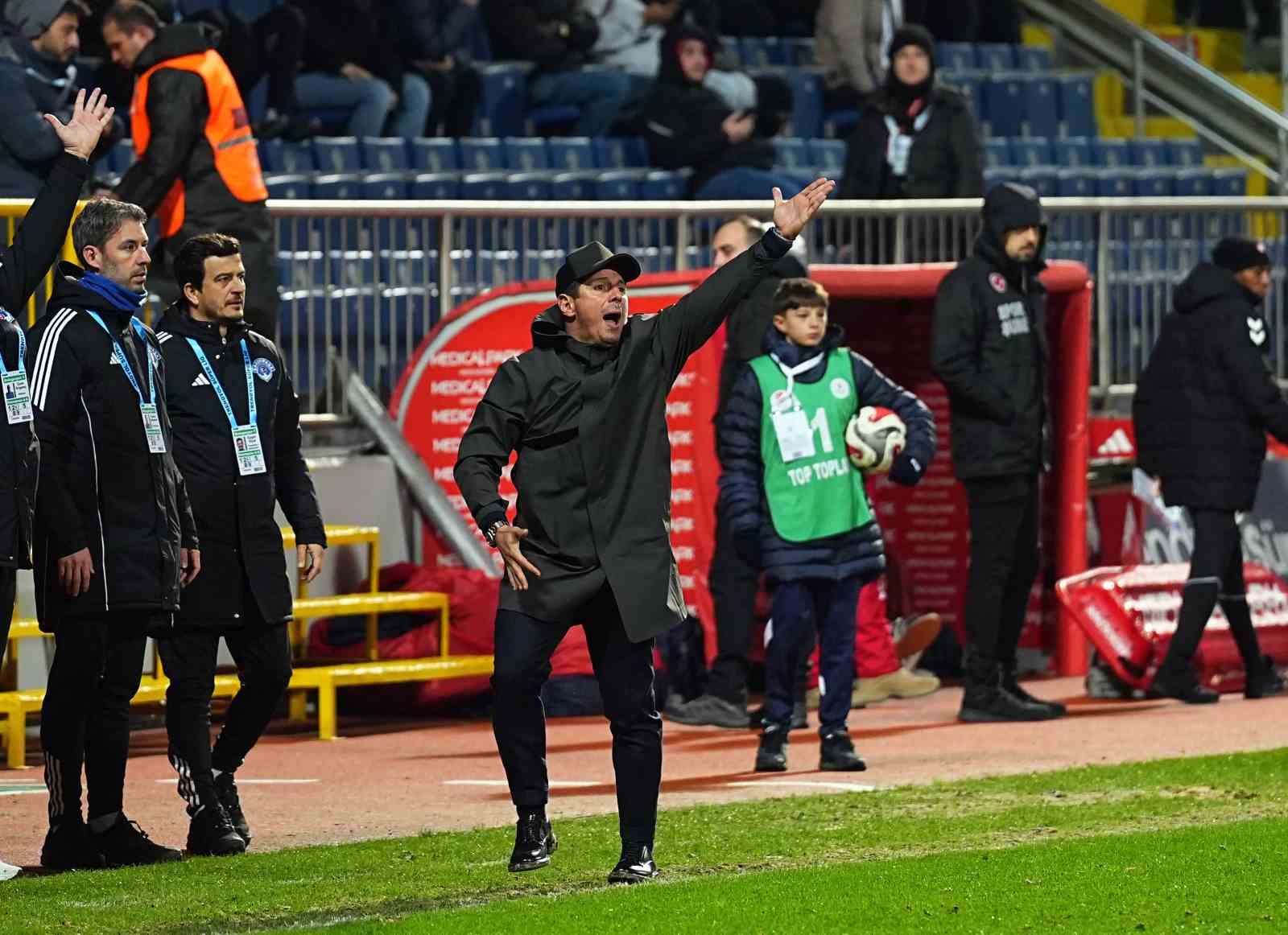 Trendyol Süper Lig: Kasımpaşa: 0 - Samsunspor: 1 (Maç sonucu)
Trendyol Süper Lig: Kasımpaşa: 0 - Samsunspor: 1 (Maç sonucu)