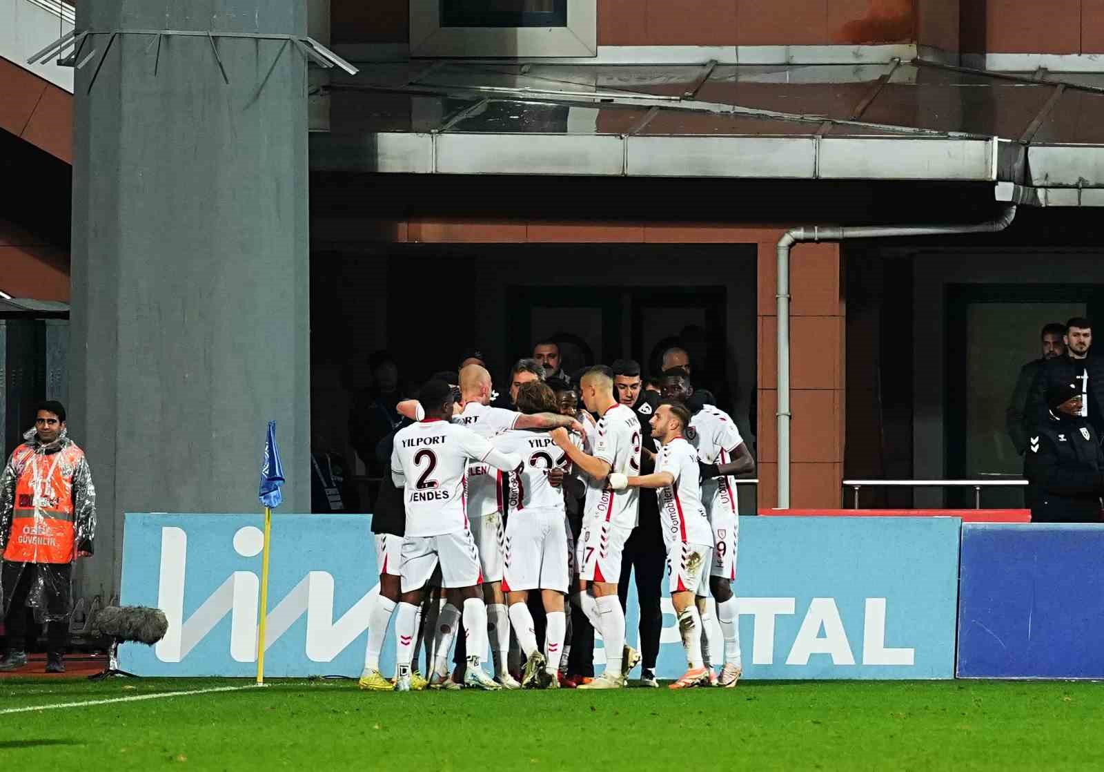 Trendyol Süper Lig: Kasımpaşa: 0 - Samsunspor: 1 (Maç sonucu)
Trendyol Süper Lig: Kasımpaşa: 0 - Samsunspor: 1 (Maç sonucu)