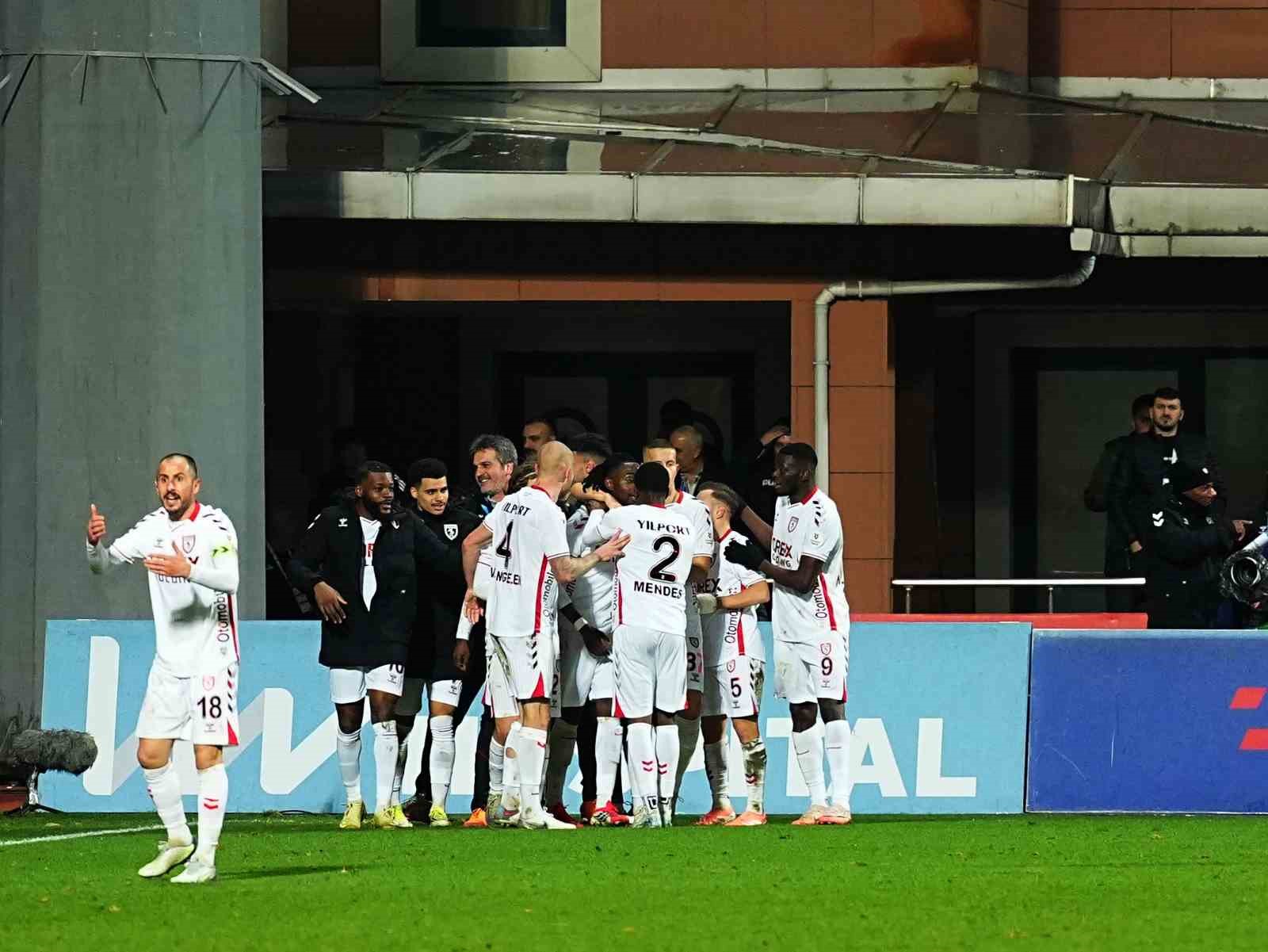 Trendyol Süper Lig: Kasımpaşa: 0 - Samsunspor: 1 (Maç sonucu)
Trendyol Süper Lig: Kasımpaşa: 0 - Samsunspor: 1 (Maç sonucu)