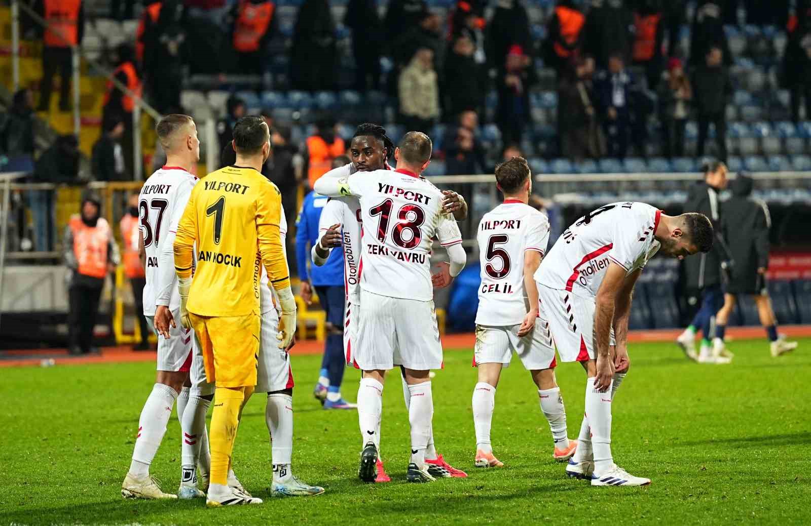 Trendyol Süper Lig: Kasımpaşa: 0 - Samsunspor: 1 (Maç sonucu)
Trendyol Süper Lig: Kasımpaşa: 0 - Samsunspor: 1 (Maç sonucu)