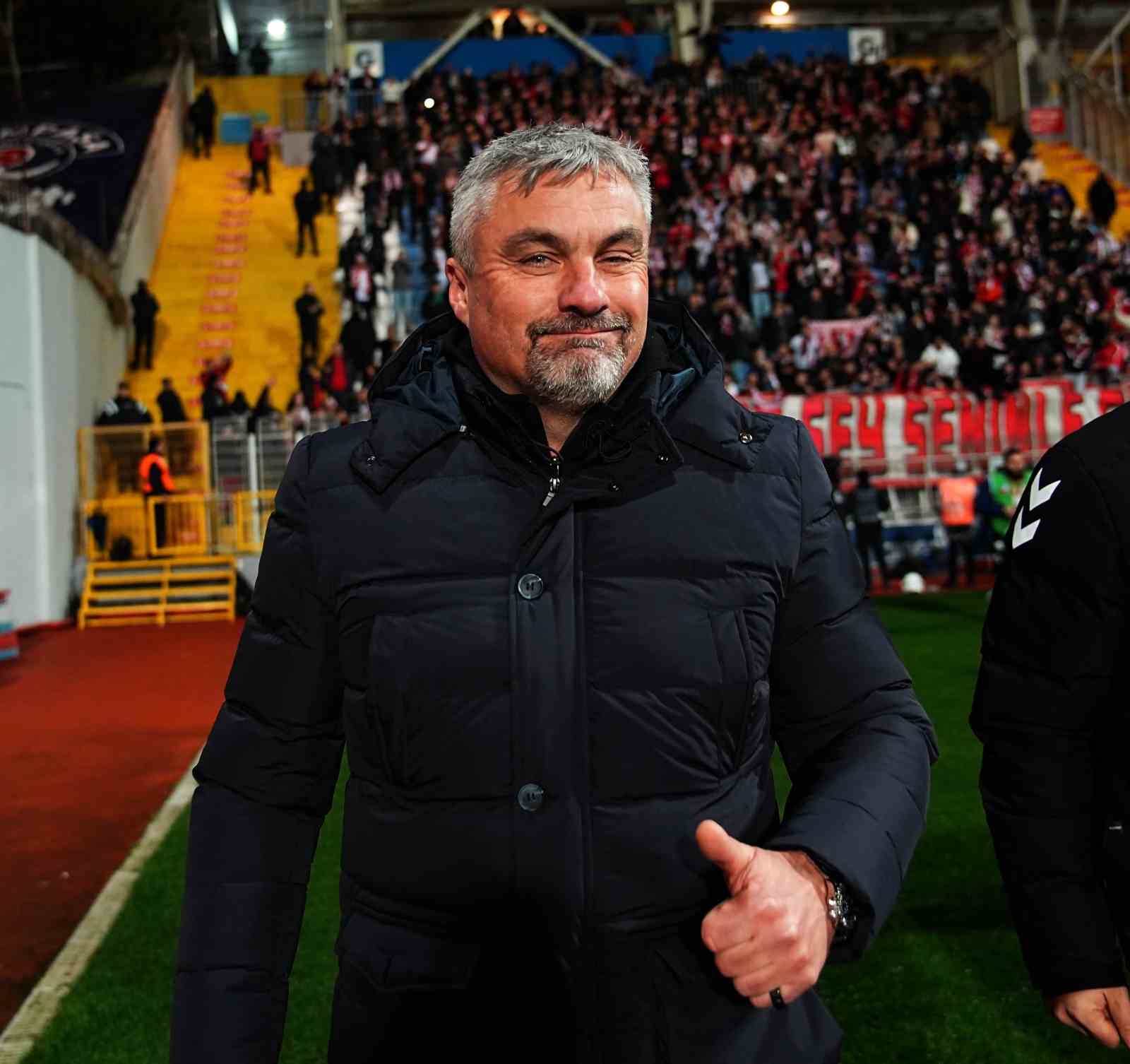 Trendyol Süper Lig: Kasımpaşa: 0 - Samsunspor: 1 (Maç sonucu)
Trendyol Süper Lig: Kasımpaşa: 0 - Samsunspor: 1 (Maç sonucu)