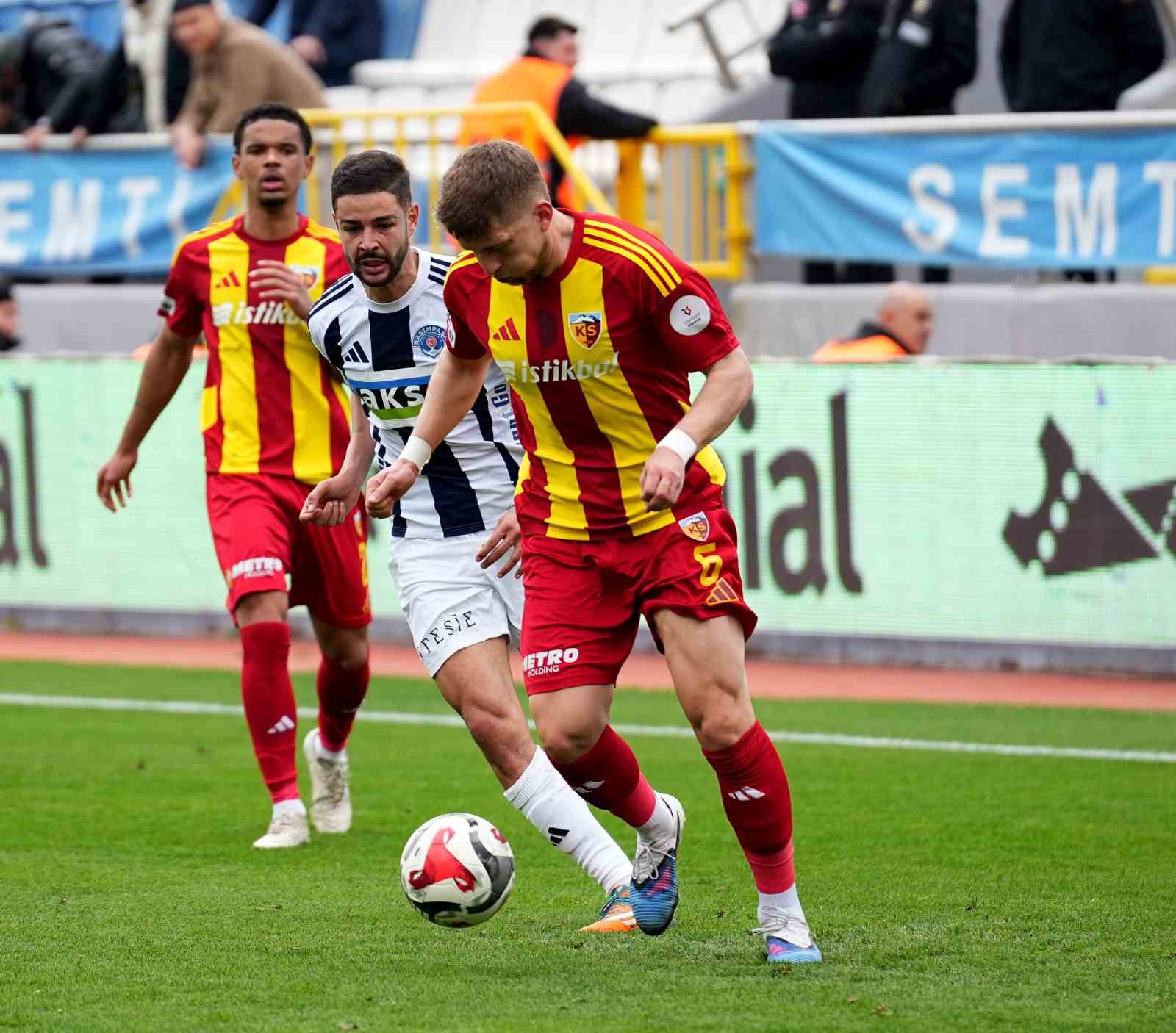 Trendyol Süper Lig: Kasımpaşa: 1 - Kayserispor: 0 (İlk yarı)
