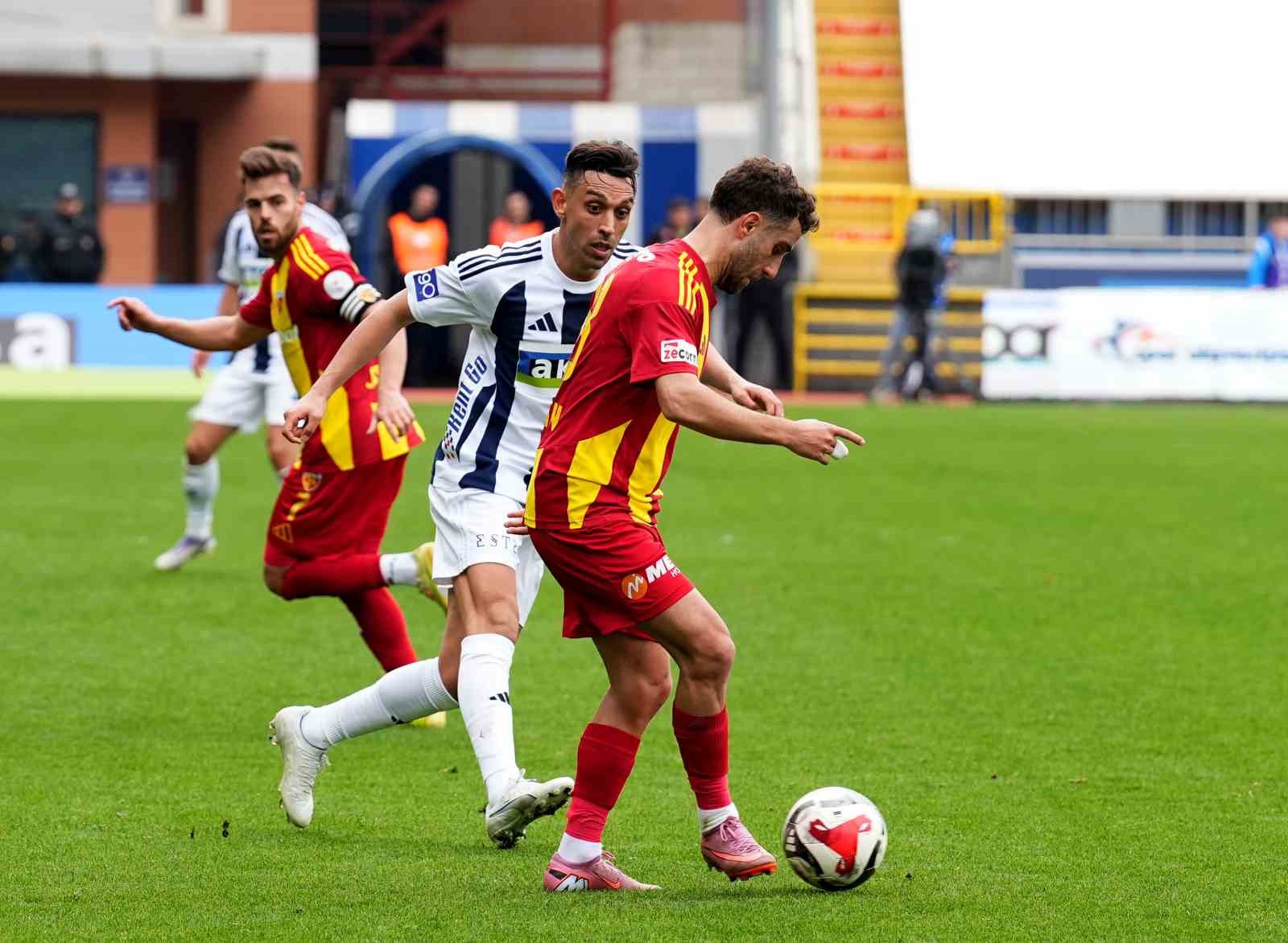 Trendyol Süper Lig: Kasımpaşa: 1 - Kayserispor: 0 (İlk yarı)

