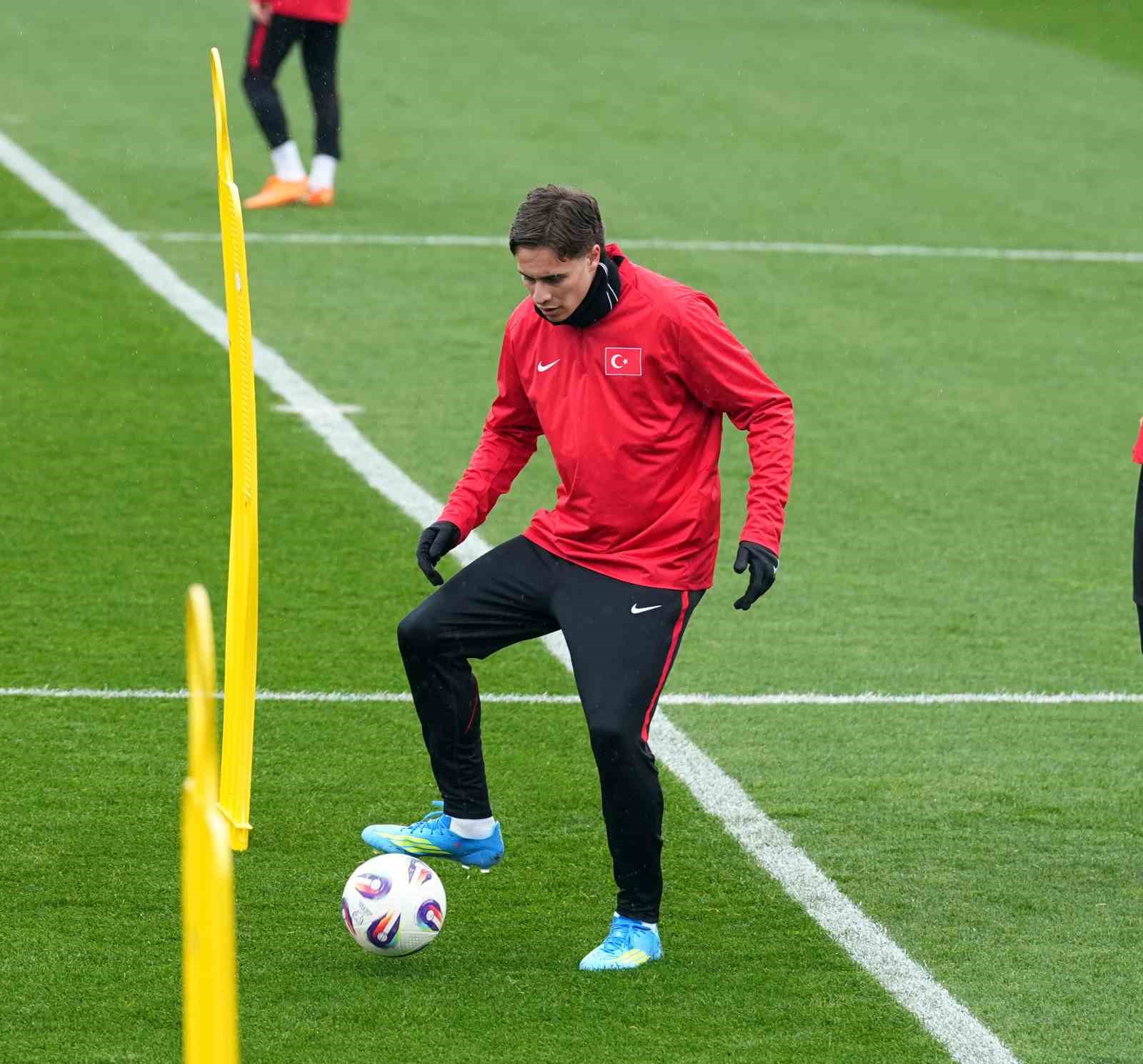 Trendyol Süper Lig: Kasımpaşa: 1 - Kayserispor: 0 (Maç devam ediyor)
