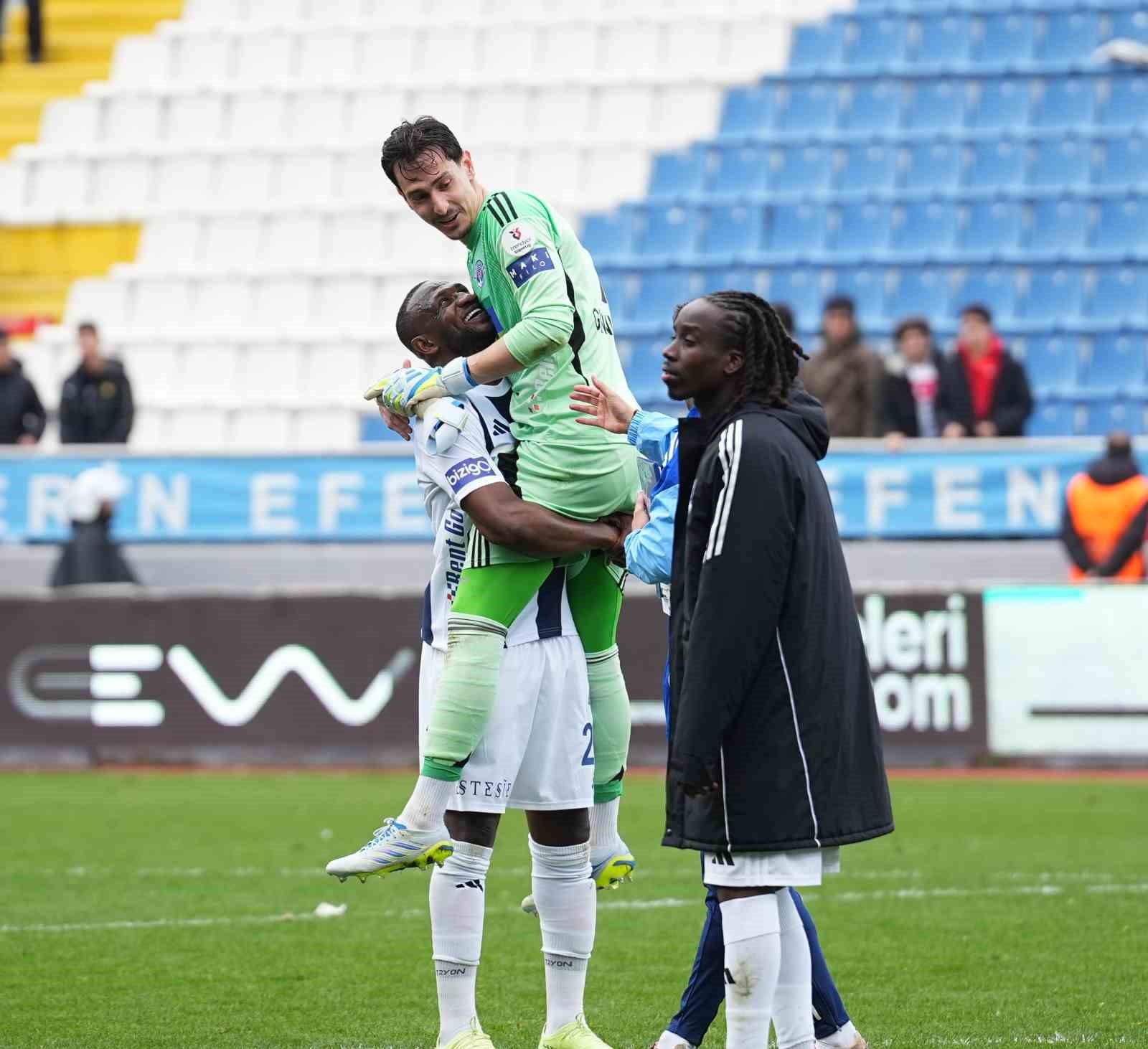 Trendyol Süper Lig: Kasımpaşa: 2 - Kayserispor: 0 (Maç sonucu)
Trendyol Süper Lig: Kasımpaşa: 2 - Kayserispor: 0 (Maç sonucu)