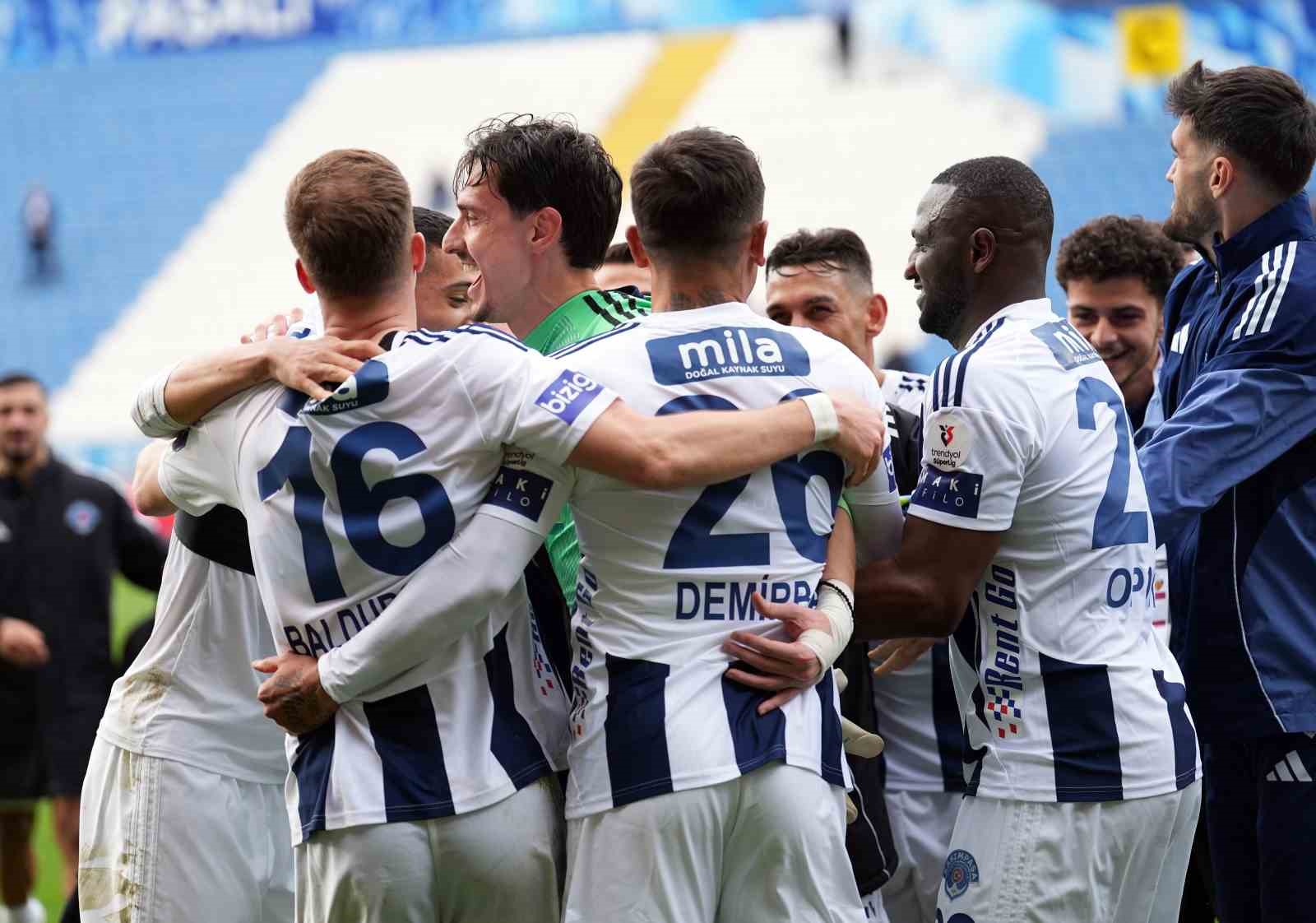 Trendyol Süper Lig: Kasımpaşa: 2 - Kayserispor: 0 (Maç sonucu)
Trendyol Süper Lig: Kasımpaşa: 2 - Kayserispor: 0 (Maç sonucu)