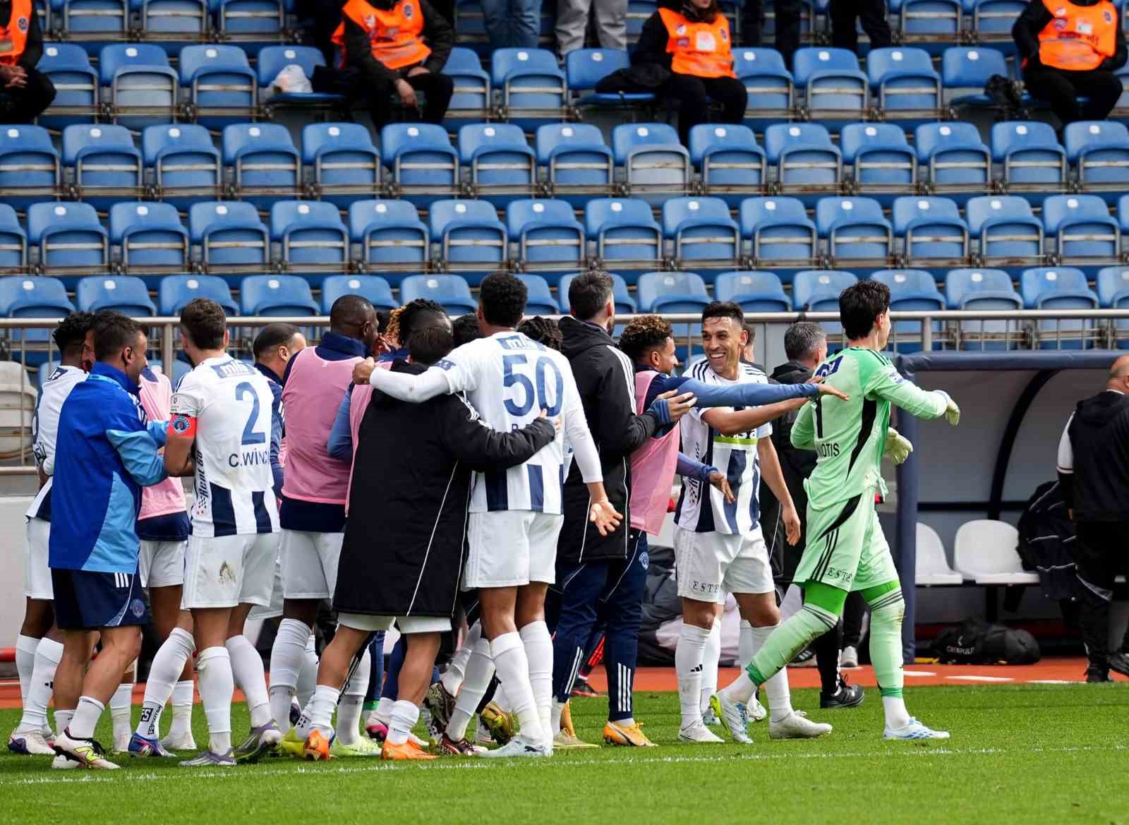 Trendyol Süper Lig: Kasımpaşa: 2 - Kayserispor: 0 (Maç sonucu)
Trendyol Süper Lig: Kasımpaşa: 2 - Kayserispor: 0 (Maç sonucu)