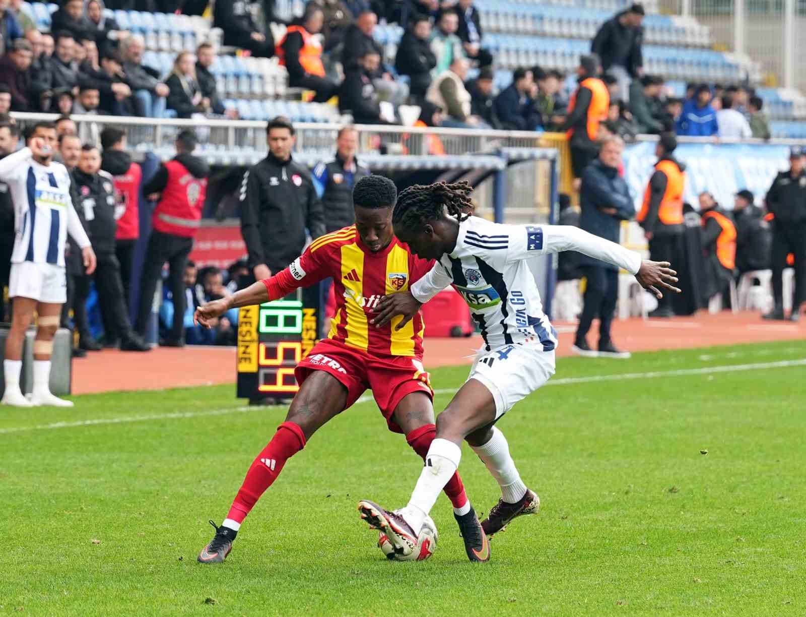 Trendyol Süper Lig: Kasımpaşa: 2 - Kayserispor: 0 (Maç sonucu)
Trendyol Süper Lig: Kasımpaşa: 2 - Kayserispor: 0 (Maç sonucu)