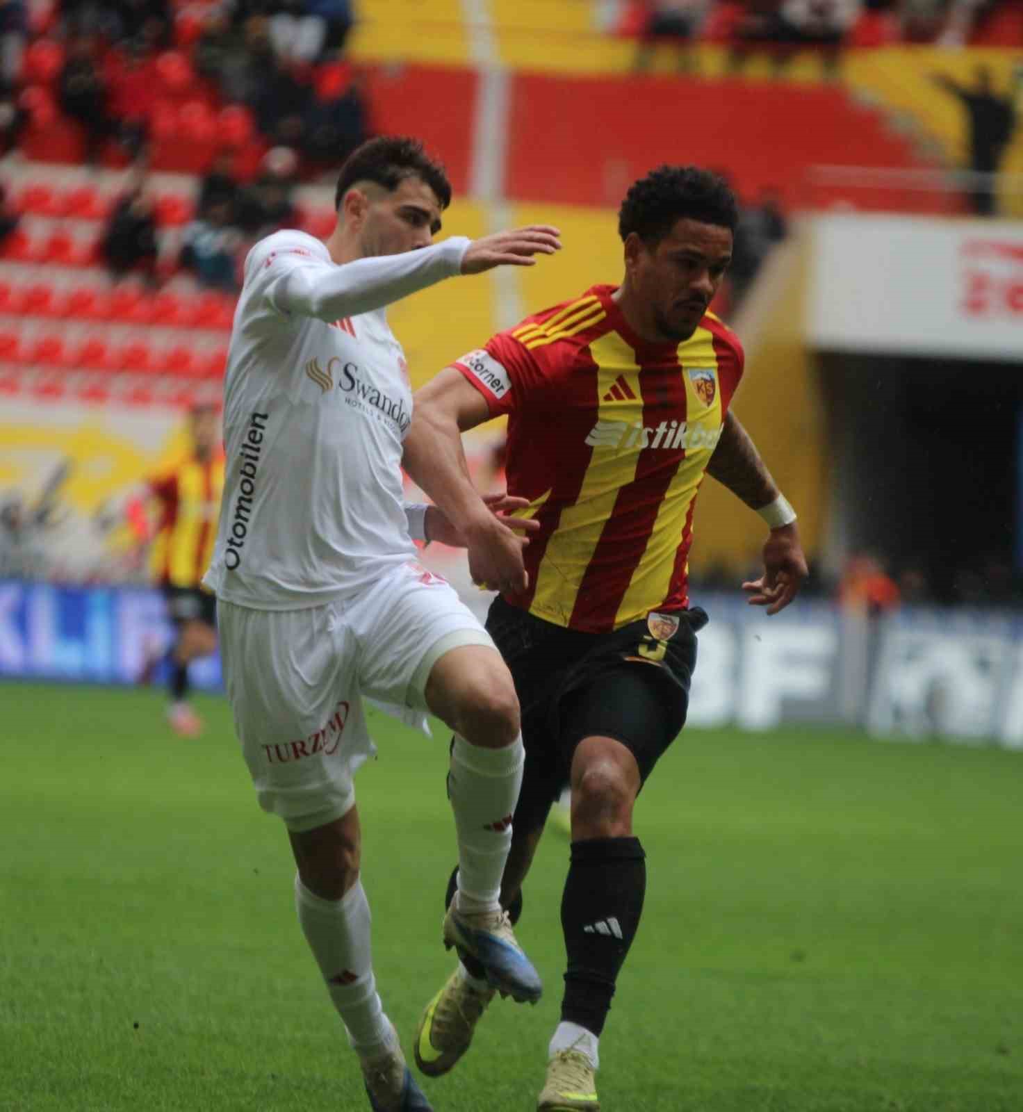 Trendyol Süper Lig: Kayserispor: 0 - Antalyaspor: 0 (İlk yarı)
