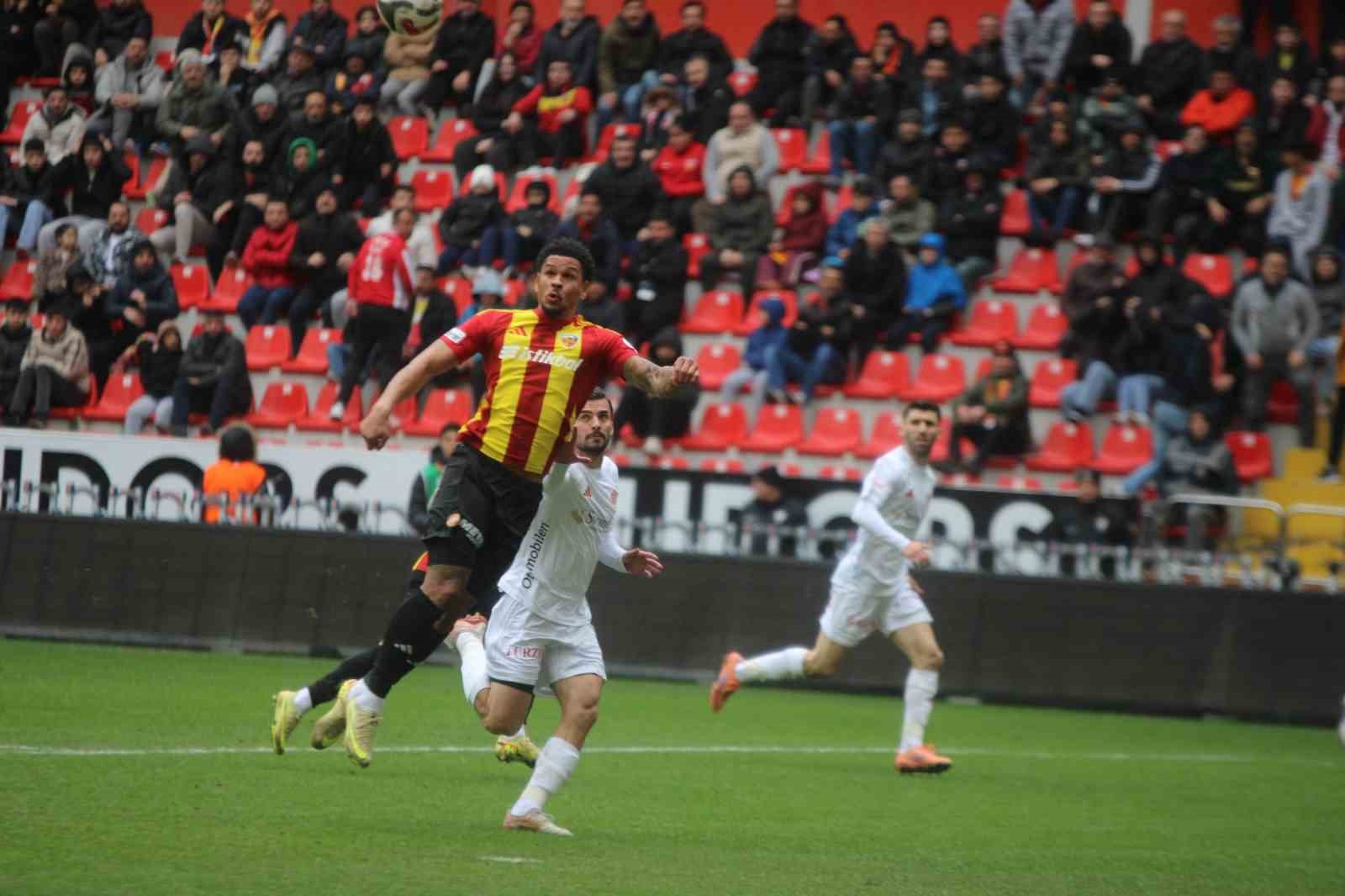 Trendyol Süper Lig: Kayserispor: 0 - Antalyaspor: 0 (İlk yarı)
