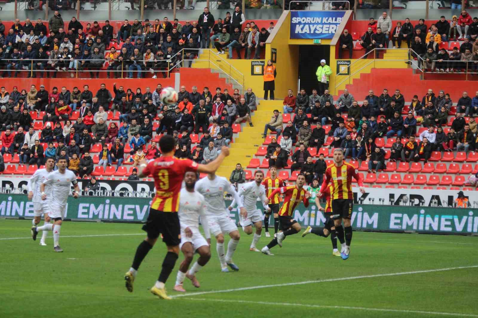 Trendyol Süper Lig: Kayserispor: 0 - Antalyaspor: 0 (Maç devam ediyor)
