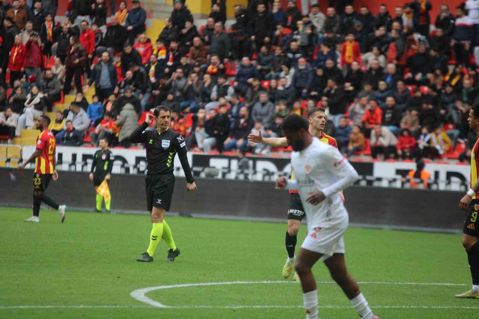 Trendyol Süper Lig: Kayserispor: 0 - Antalyaspor: 0 (Maç devam ediyor)
