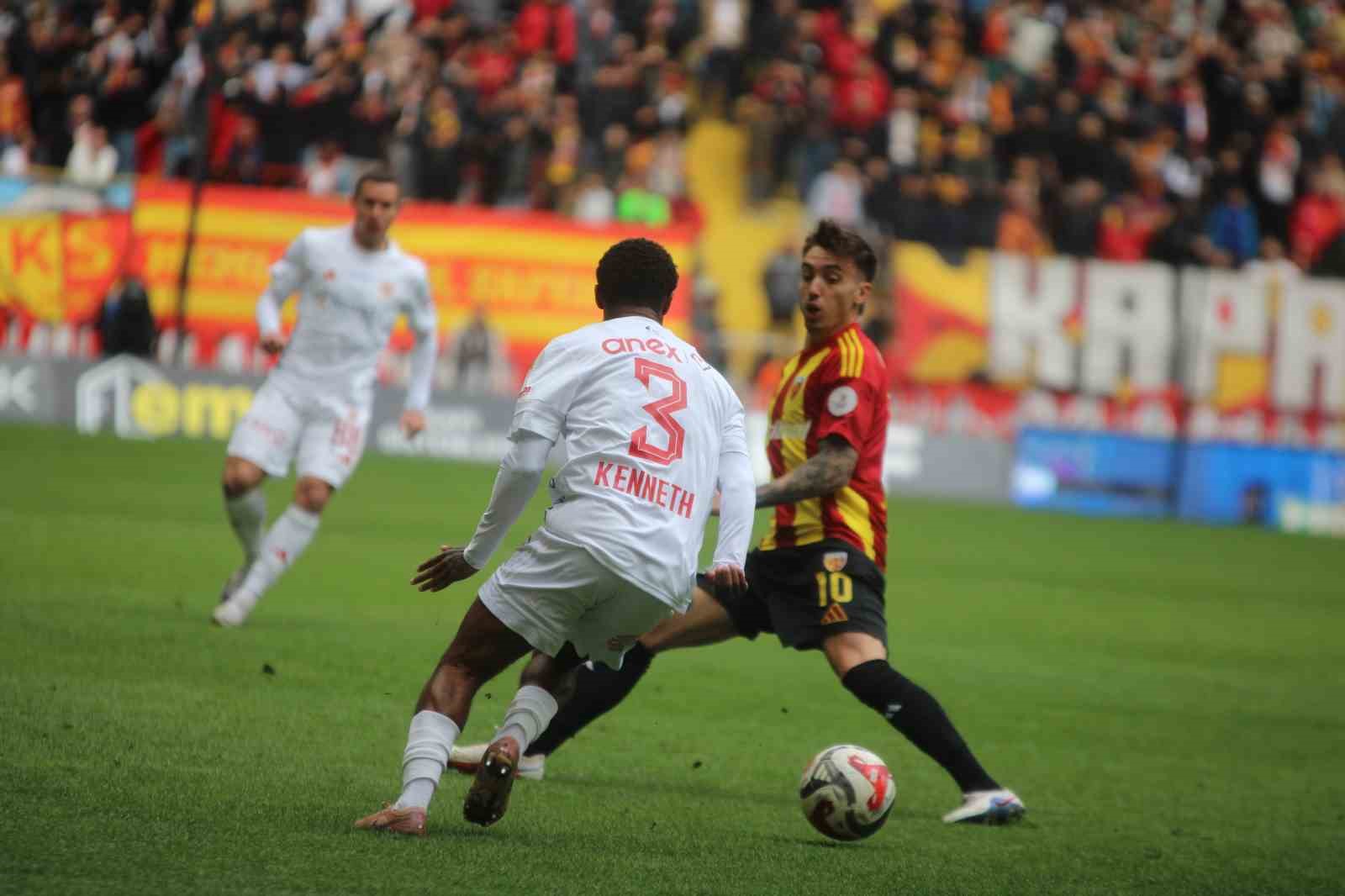 Trendyol Süper Lig: Kayserispor: 0 - Antalyaspor: 0 (Maç devam ediyor)
