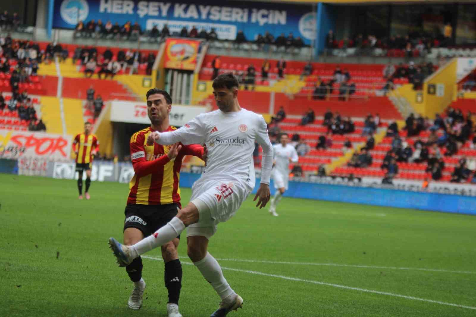 Trendyol Süper Lig: Kayserispor: 0 - Antalyaspor: 0 (Maç devam ediyor)
