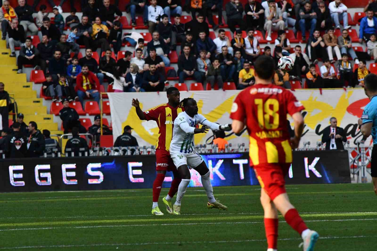 Trendyol Süper Lig: Kayserispor: 0 - Çaykur Rizespor: 0 (İlk yarı)
