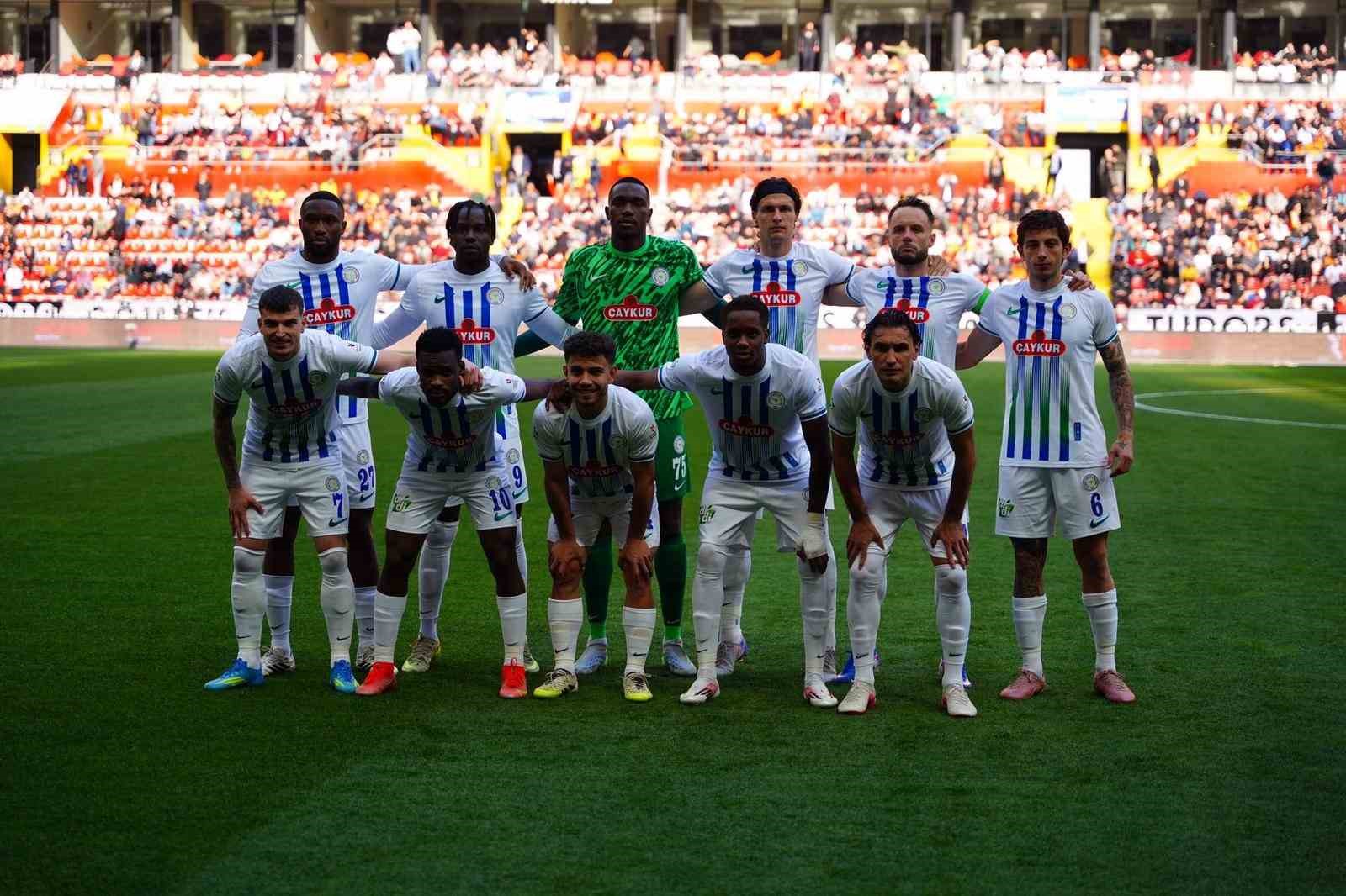 Trendyol Süper Lig: Kayserispor: 0 - Çaykur Rizespor: 0 (İlk yarı)
