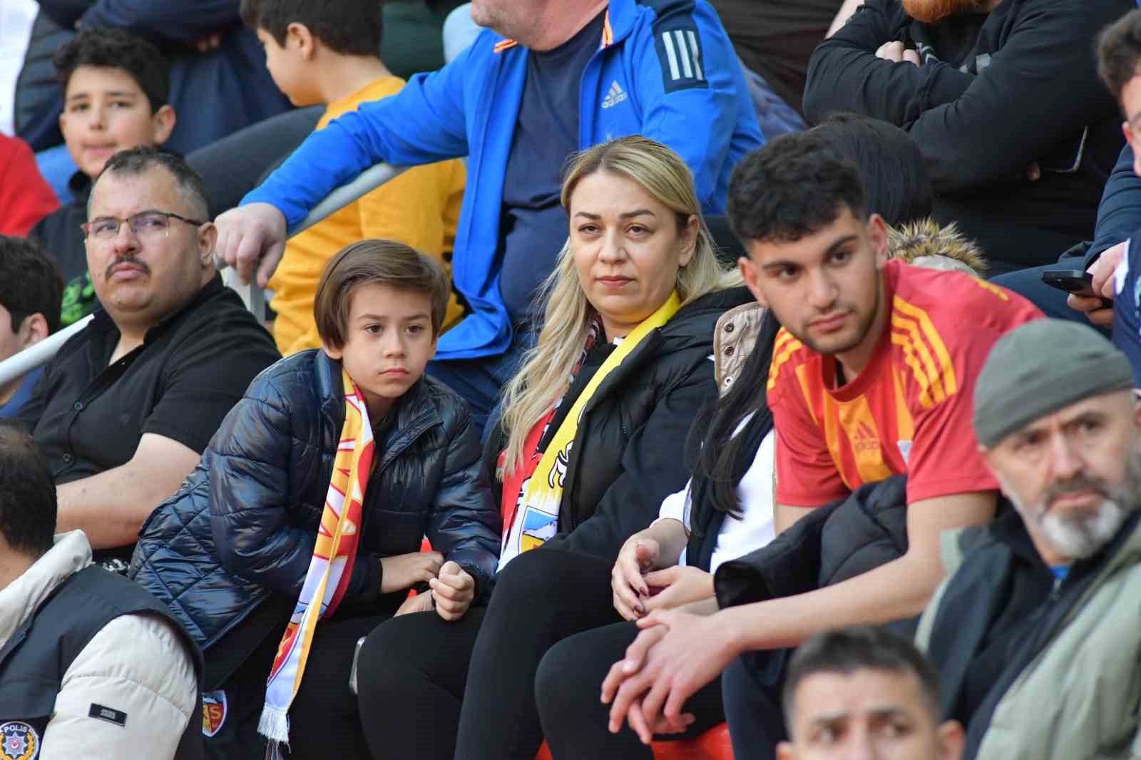 Trendyol Süper Lig: Kayserispor: 0 - Çaykur Rizespor: 0 (Maç devam ediyor)
