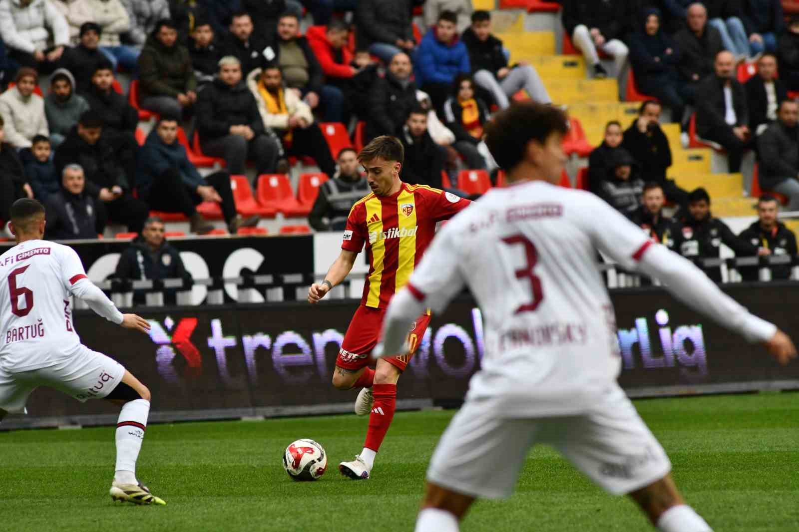 Trendyol Süper Lig: Kayserispor: 0 - Fatih Karagümrük: 0 (İlk yarı)
