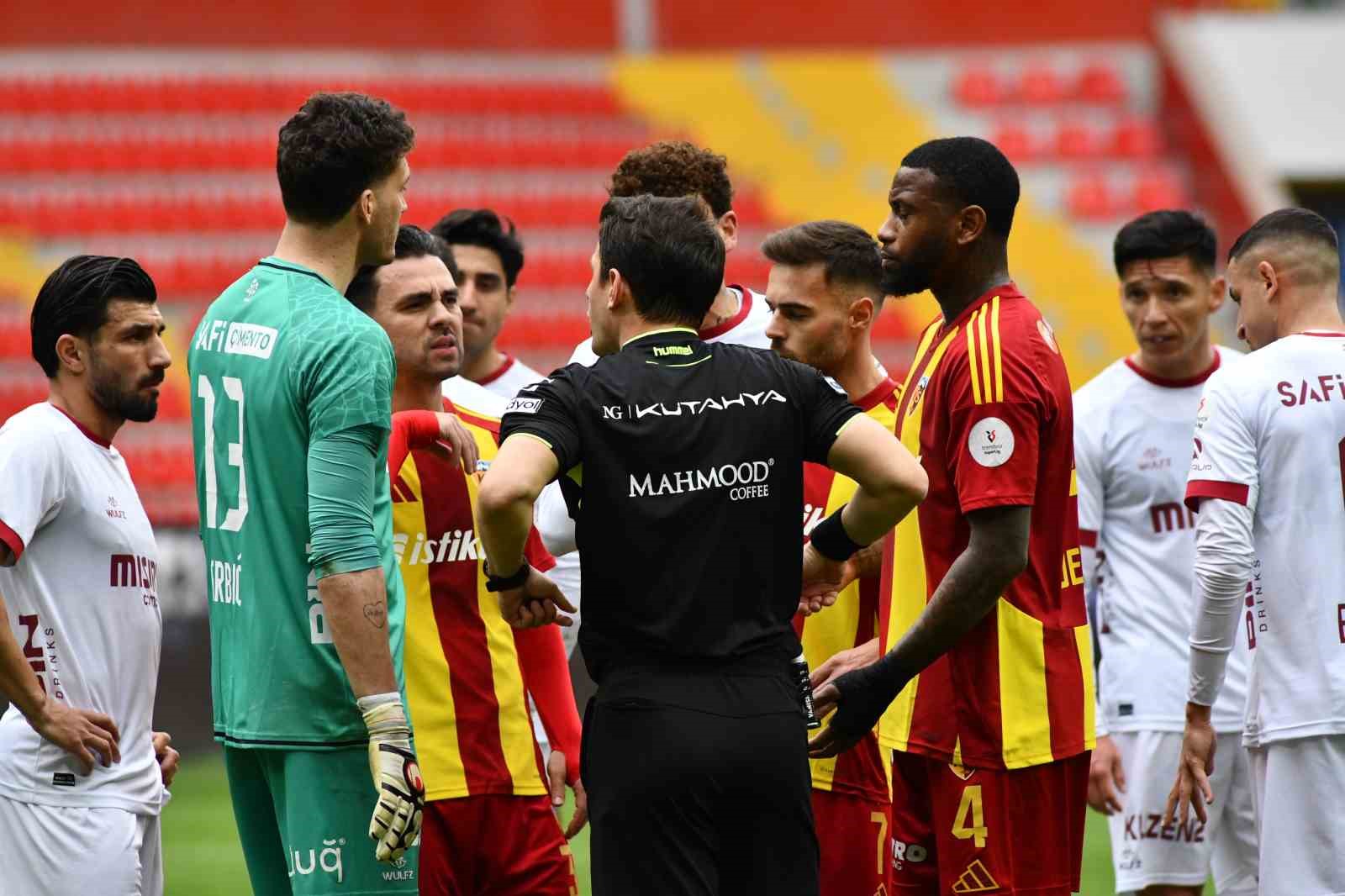 Trendyol Süper Lig: Kayserispor: 0 - Fatih Karagümrük: 0 (İlk yarı)
