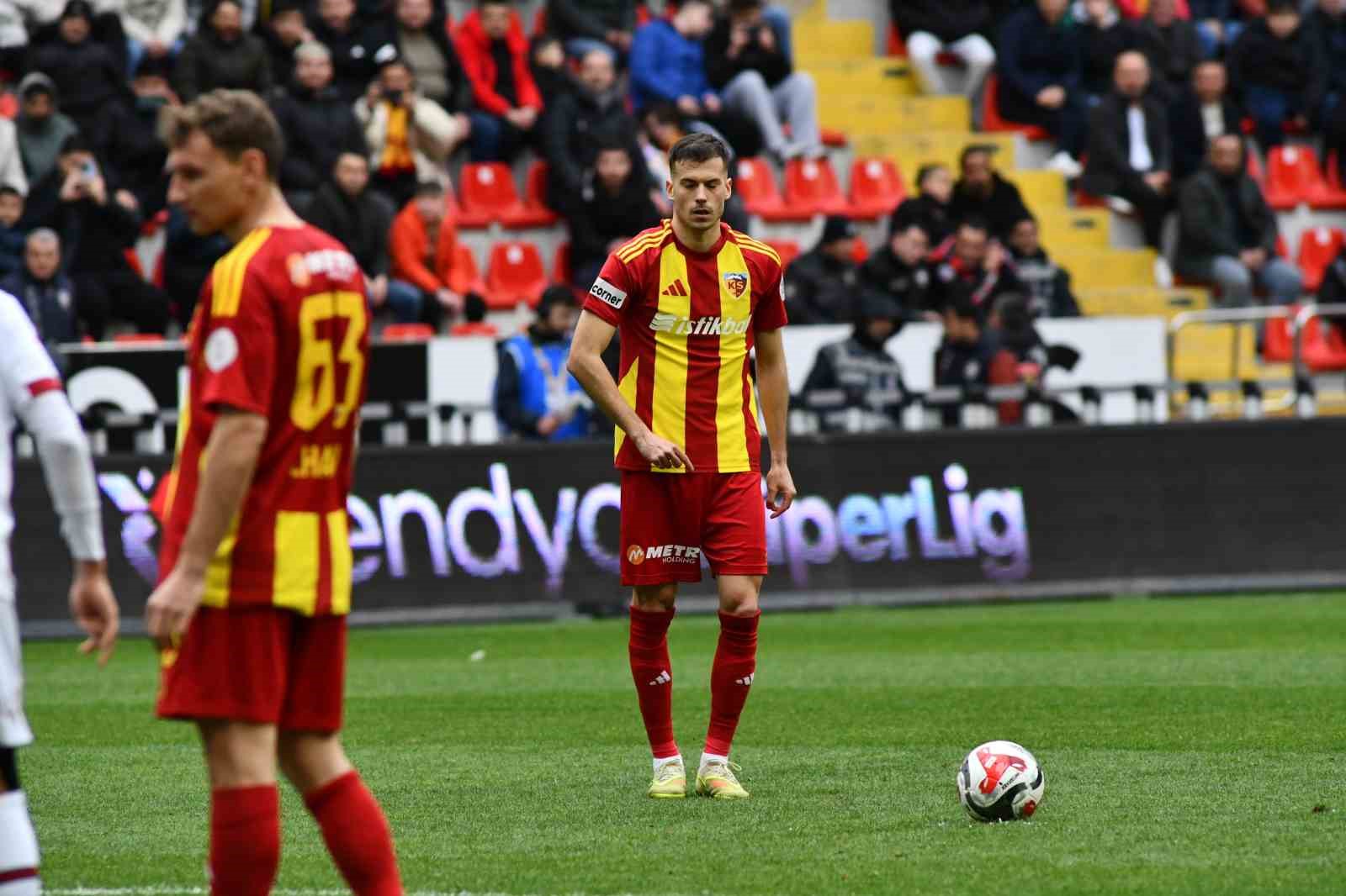 Trendyol Süper Lig: Kayserispor: 0 - Fatih Karagümrük: 0 (İlk yarı)
