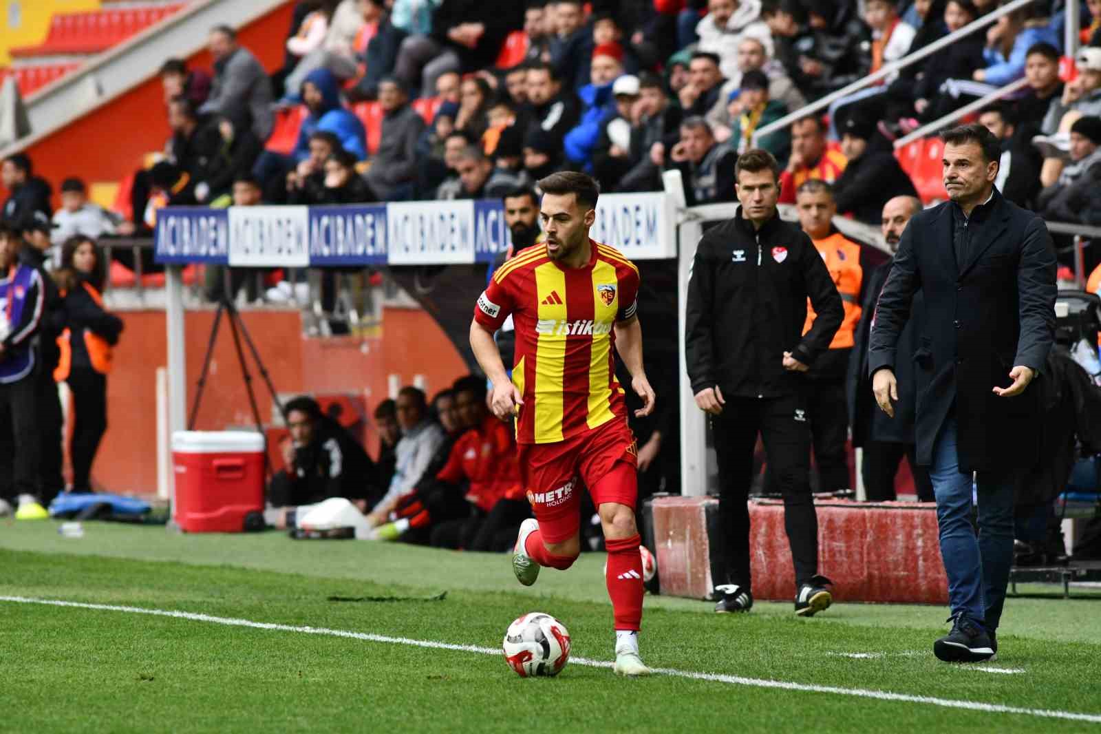 Trendyol Süper Lig: Kayserispor: 0 - Fatih Karagümrük: 0 (İlk yarı)
