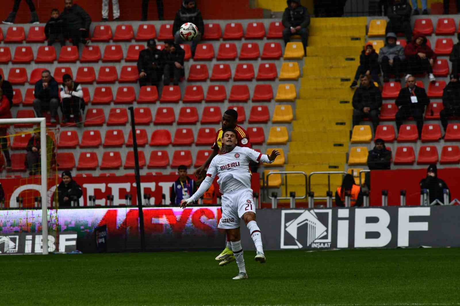 Trendyol Süper Lig: Kayserispor: 0 - Fatih Karagümrük: 0 (İlk yarı)

