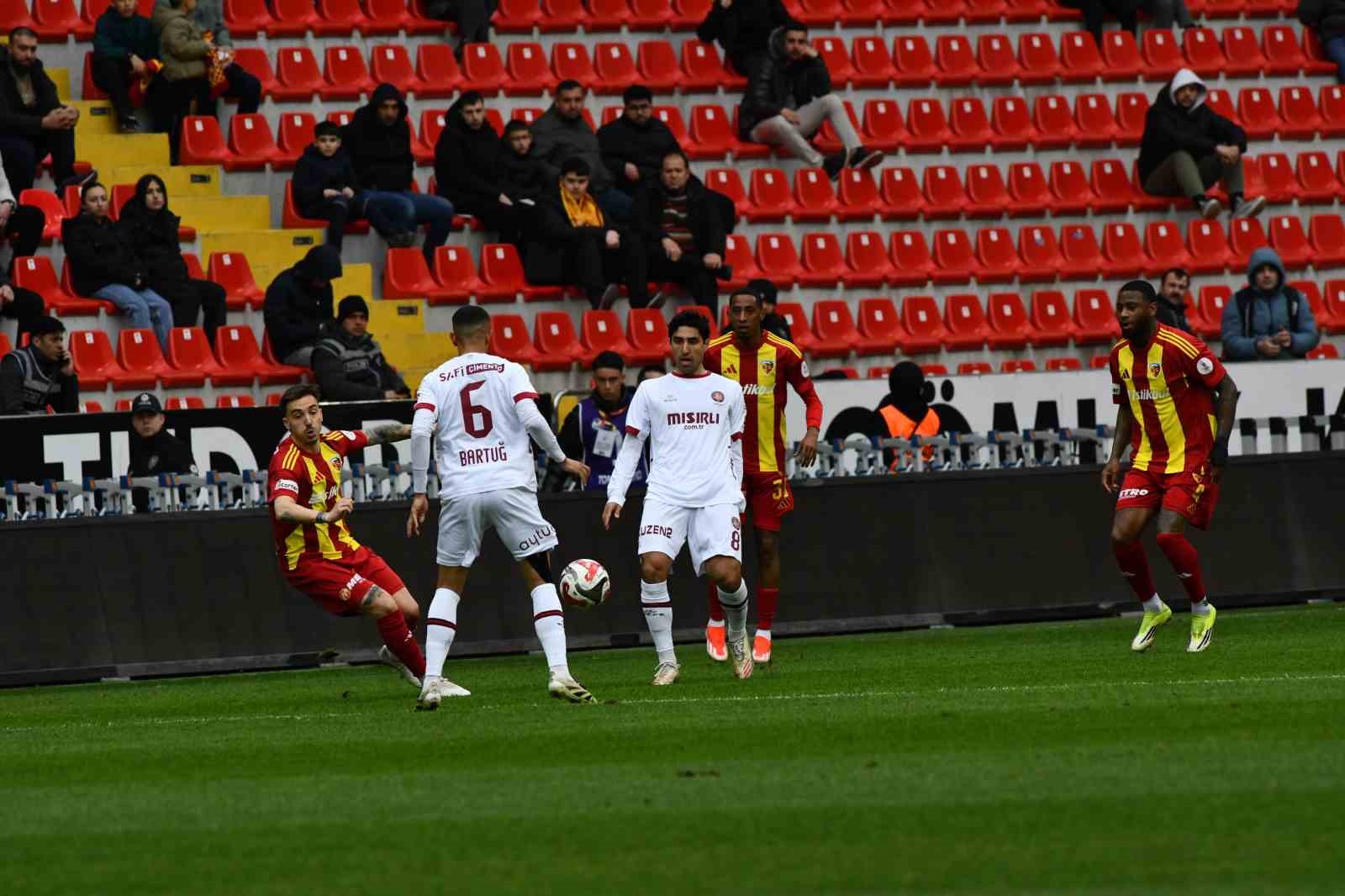 Trendyol Süper Lig: Kayserispor: 0 - Fatih Karagümrük: 0 (Maç devam ediyor)
