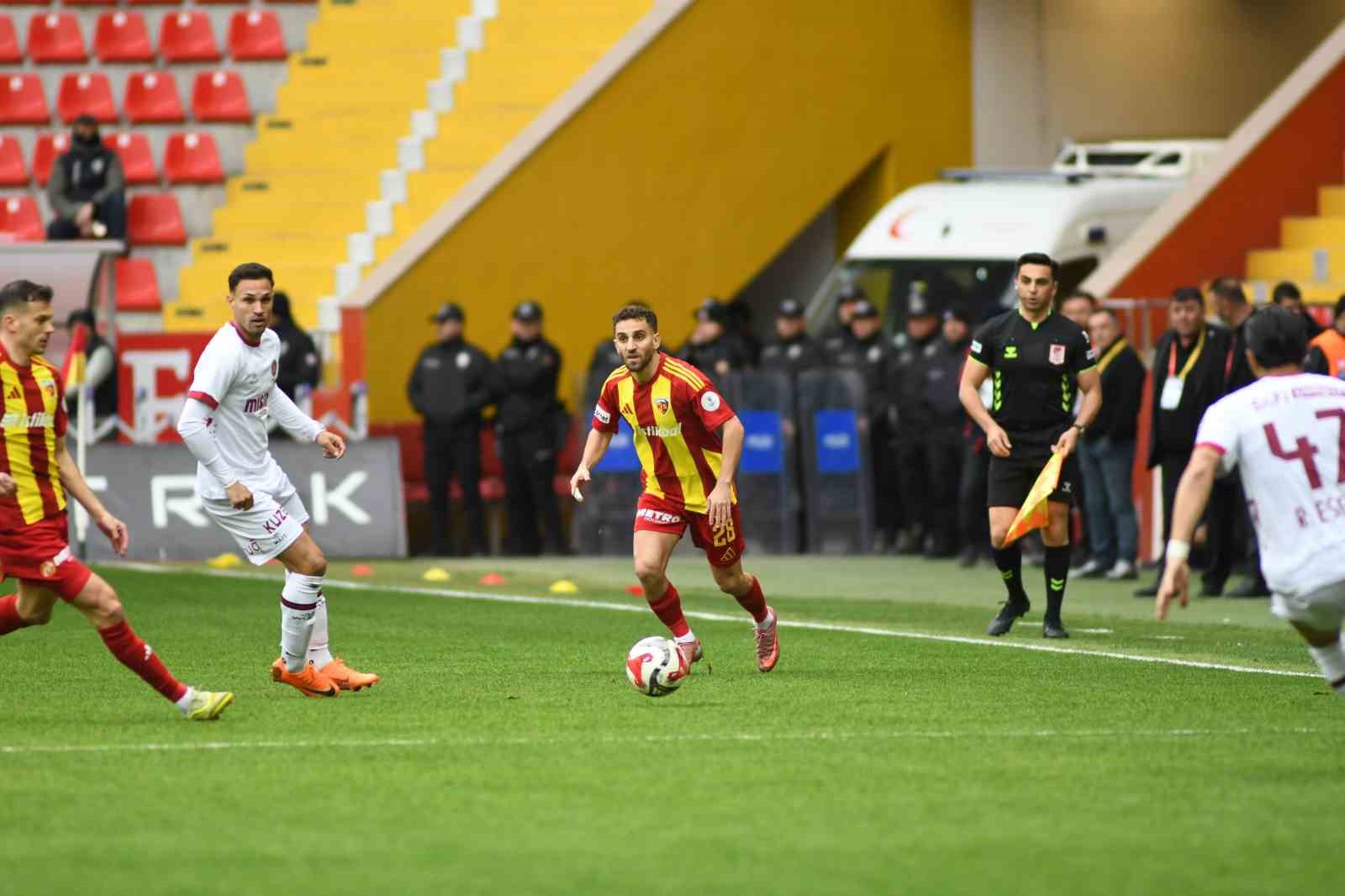 Trendyol Süper Lig: Kayserispor: 0 - Fatih Karagümrük: 0 (Maç devam ediyor)
