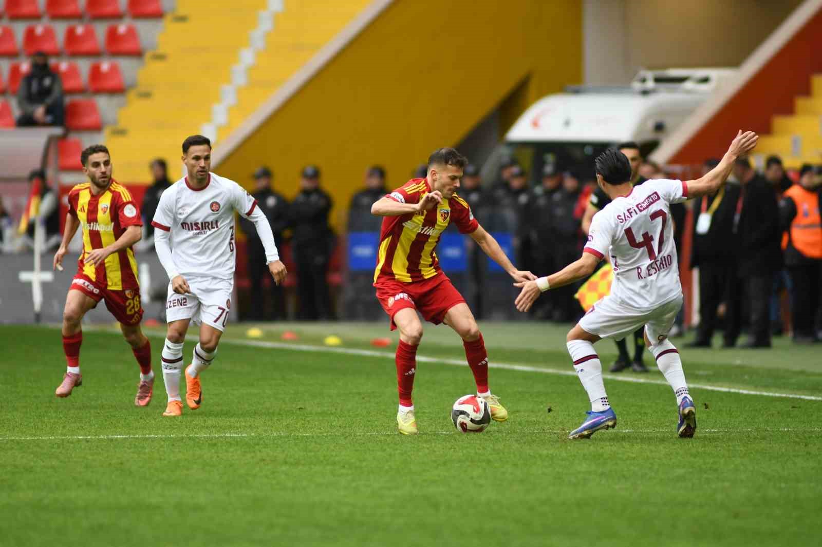 Trendyol Süper Lig: Kayserispor: 0 - Fatih Karagümrük: 0 (Maç devam ediyor)

