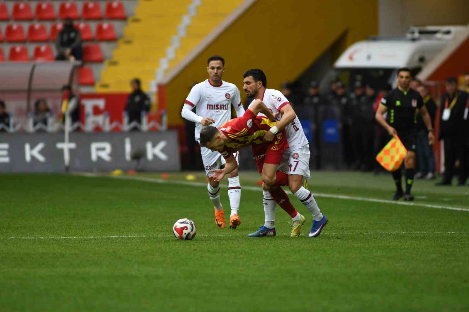 Trendyol Süper Lig: Kayserispor: 0 - Fatih Karagümrük: 0 (Maç devam ediyor)

