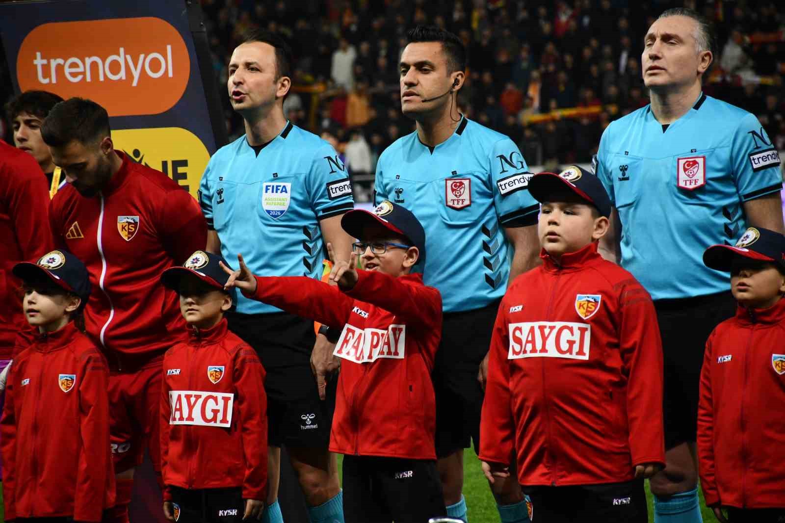 Trendyol Süper Lig: Kayserispor: 0 - Fenerbahçe: 0 (Maç devam ediyor)
