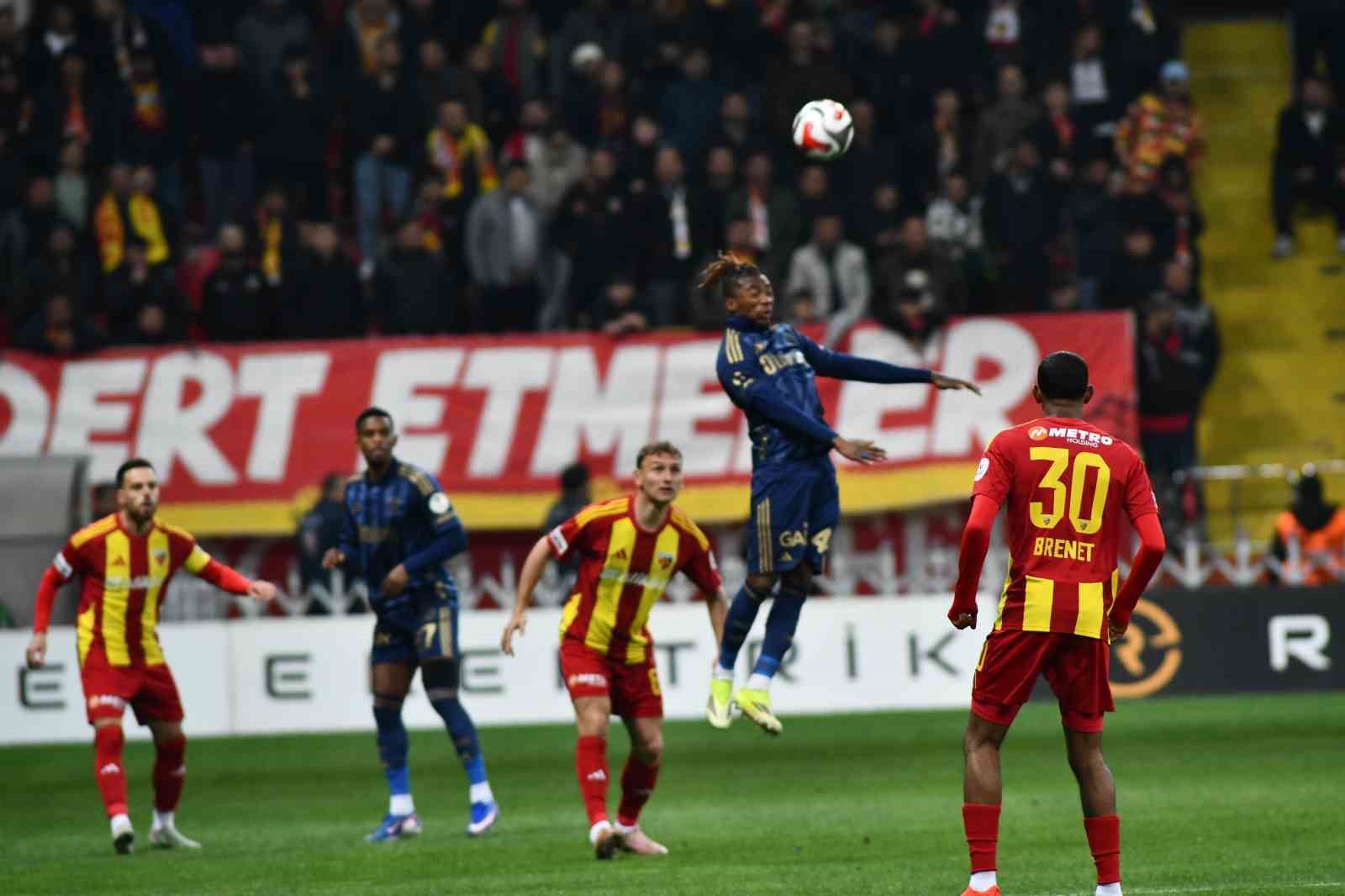 Trendyol Süper Lig: Kayserispor: 0 - Fenerbahçe: 1 (İlk yarı)
Trendyol Süper Lig: Kayserispor: 0 - Fenerbahçe: 1 (İlk yarı)