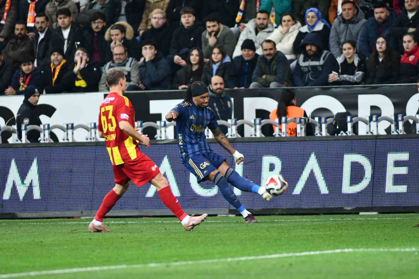 Trendyol Süper Lig: Kayserispor: 0 - Fenerbahçe: 1 (İlk yarı)
Trendyol Süper Lig: Kayserispor: 0 - Fenerbahçe: 1 (İlk yarı)