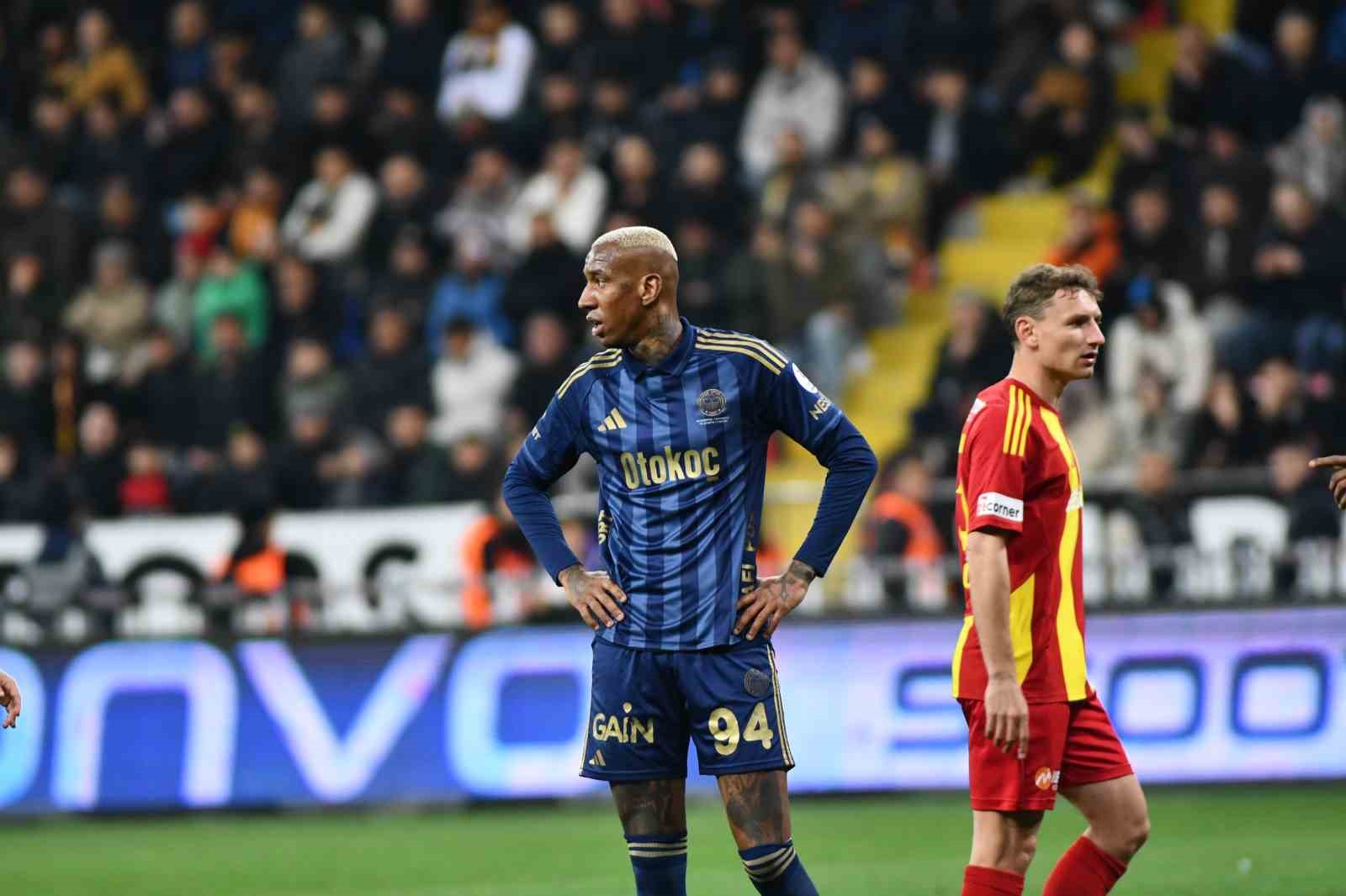 Trendyol Süper Lig: Kayserispor: 0 - Fenerbahçe: 1 (İlk yarı)
Trendyol Süper Lig: Kayserispor: 0 - Fenerbahçe: 1 (İlk yarı)