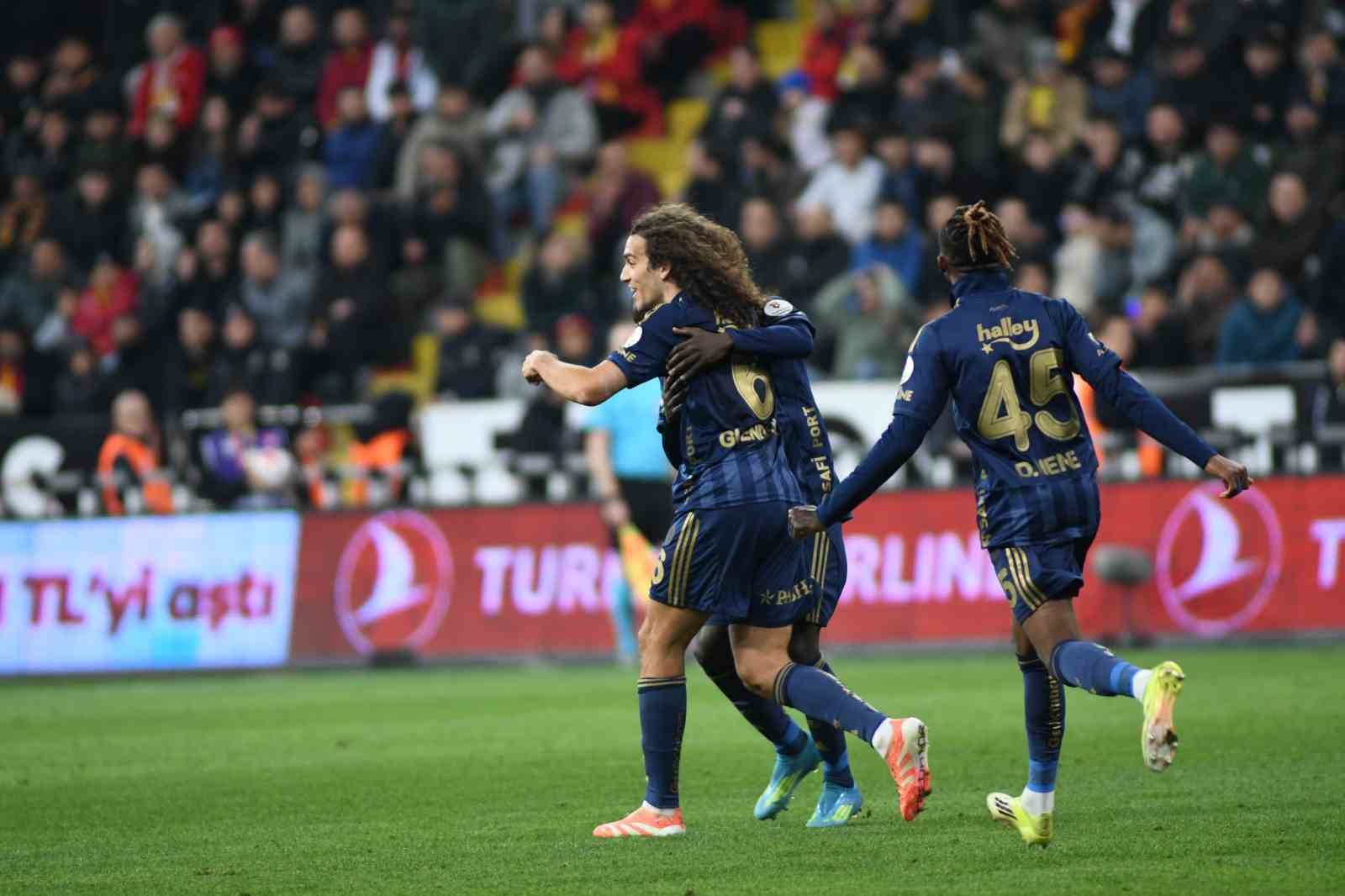 Trendyol Süper Lig: Kayserispor: 0 - Fenerbahçe: 1 (İlk yarı)
Trendyol Süper Lig: Kayserispor: 0 - Fenerbahçe: 1 (İlk yarı)