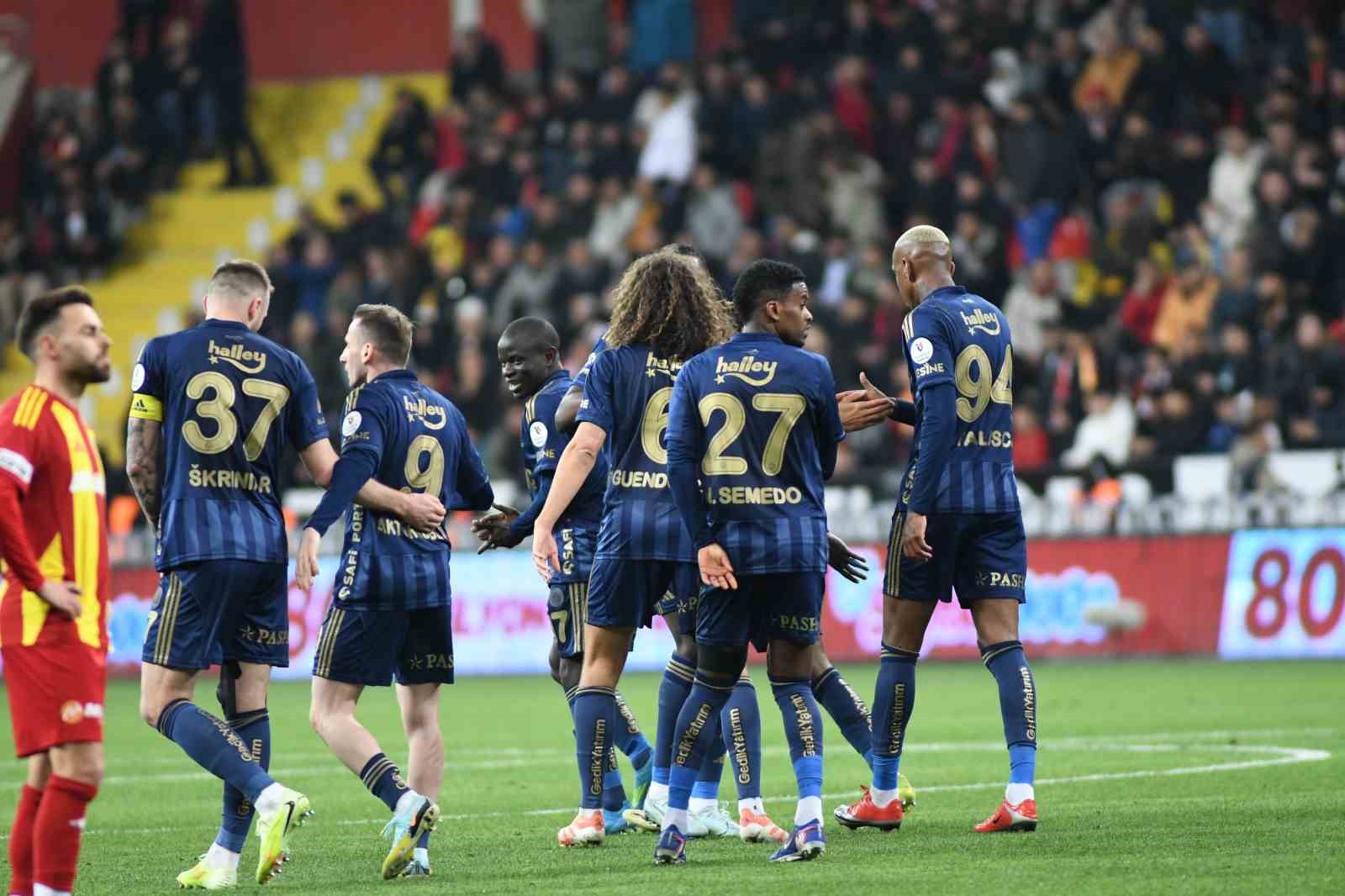 Trendyol Süper Lig: Kayserispor: 0 - Fenerbahçe: 1 (İlk yarı)
Trendyol Süper Lig: Kayserispor: 0 - Fenerbahçe: 1 (İlk yarı)