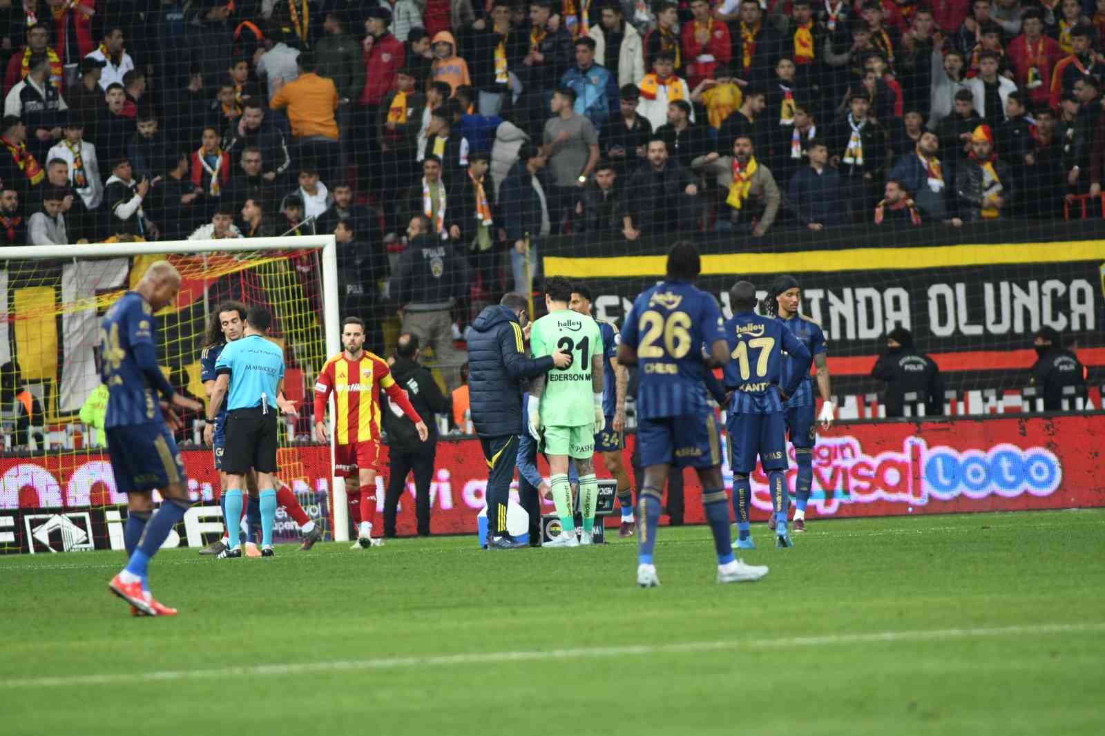 Trendyol Süper Lig: Kayserispor: 0 - Fenerbahçe: 1 (İlk yarı)
Trendyol Süper Lig: Kayserispor: 0 - Fenerbahçe: 1 (İlk yarı)