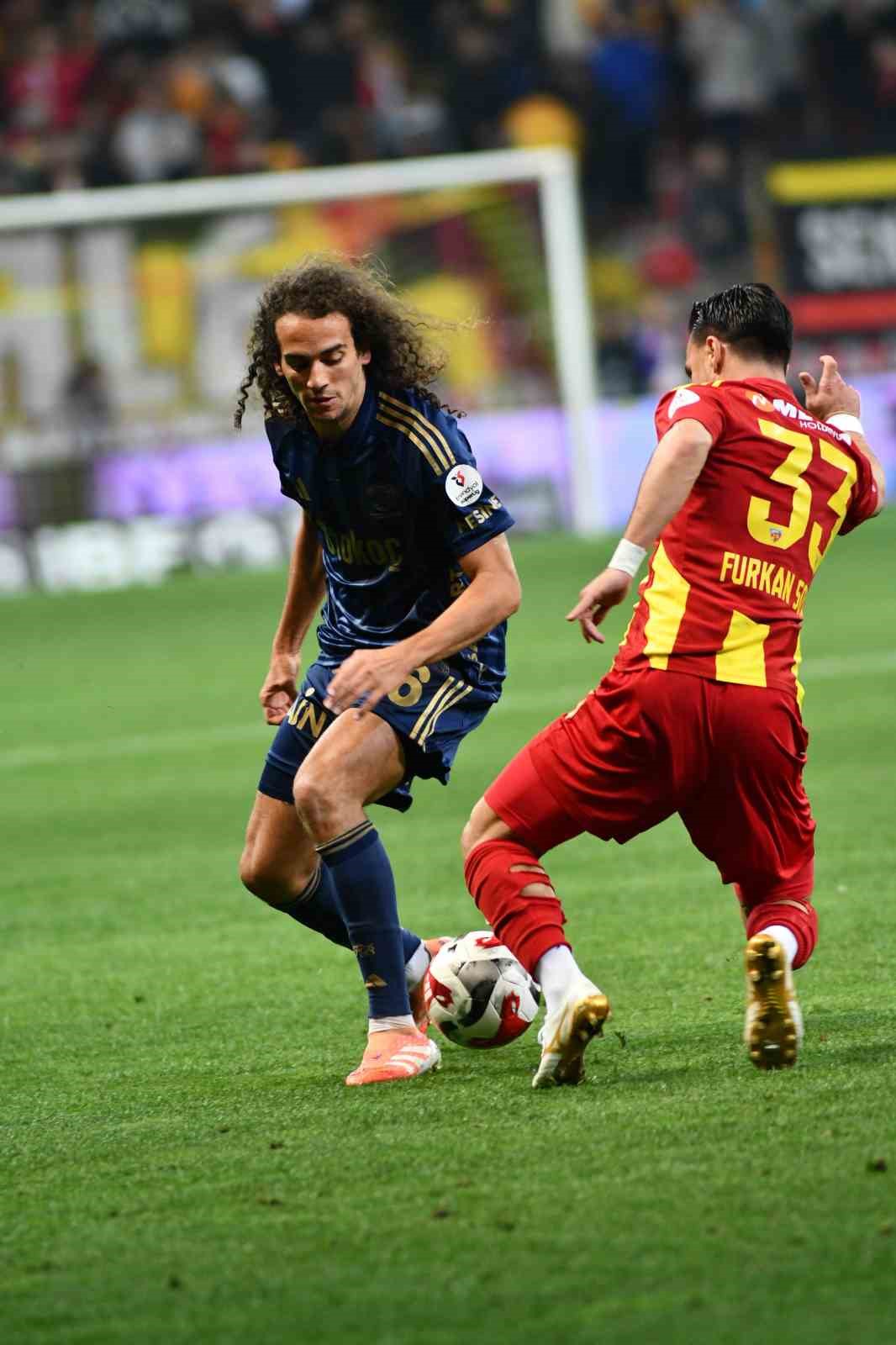 Trendyol Süper Lig: Kayserispor: 0 - Fenerbahçe: 1 (İlk yarı)
Trendyol Süper Lig: Kayserispor: 0 - Fenerbahçe: 1 (İlk yarı)