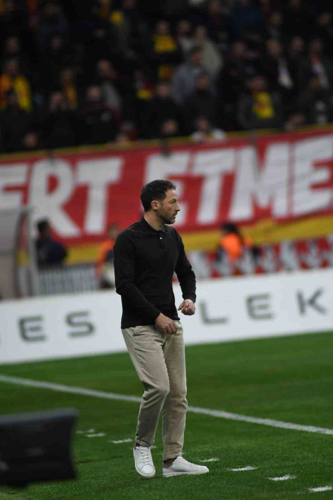 Trendyol Süper Lig: Kayserispor: 0 - Fenerbahçe: 1 (İlk yarı)
Trendyol Süper Lig: Kayserispor: 0 - Fenerbahçe: 1 (İlk yarı)