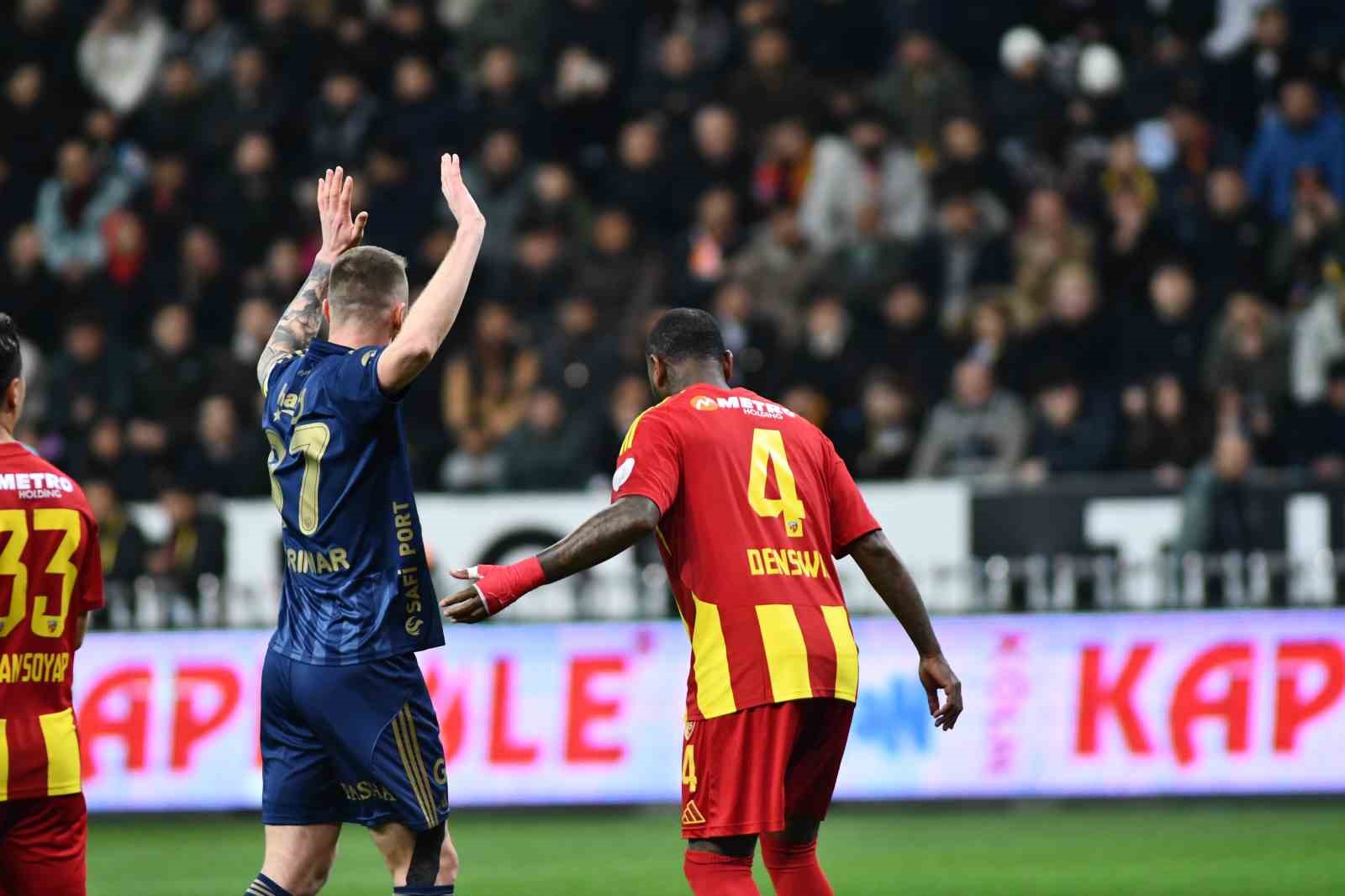Trendyol Süper Lig: Kayserispor: 0 - Fenerbahçe: 1 (İlk yarı)
Trendyol Süper Lig: Kayserispor: 0 - Fenerbahçe: 1 (İlk yarı)