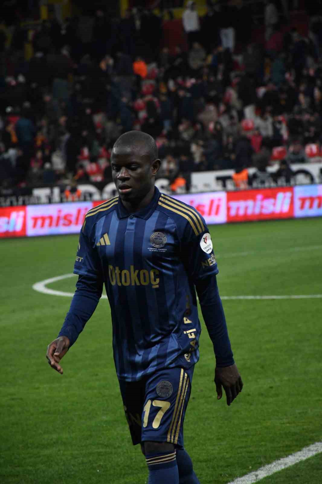 Trendyol Süper Lig: Kayserispor: 0 - Fenerbahçe: 1 (İlk yarı)
Trendyol Süper Lig: Kayserispor: 0 - Fenerbahçe: 1 (İlk yarı)