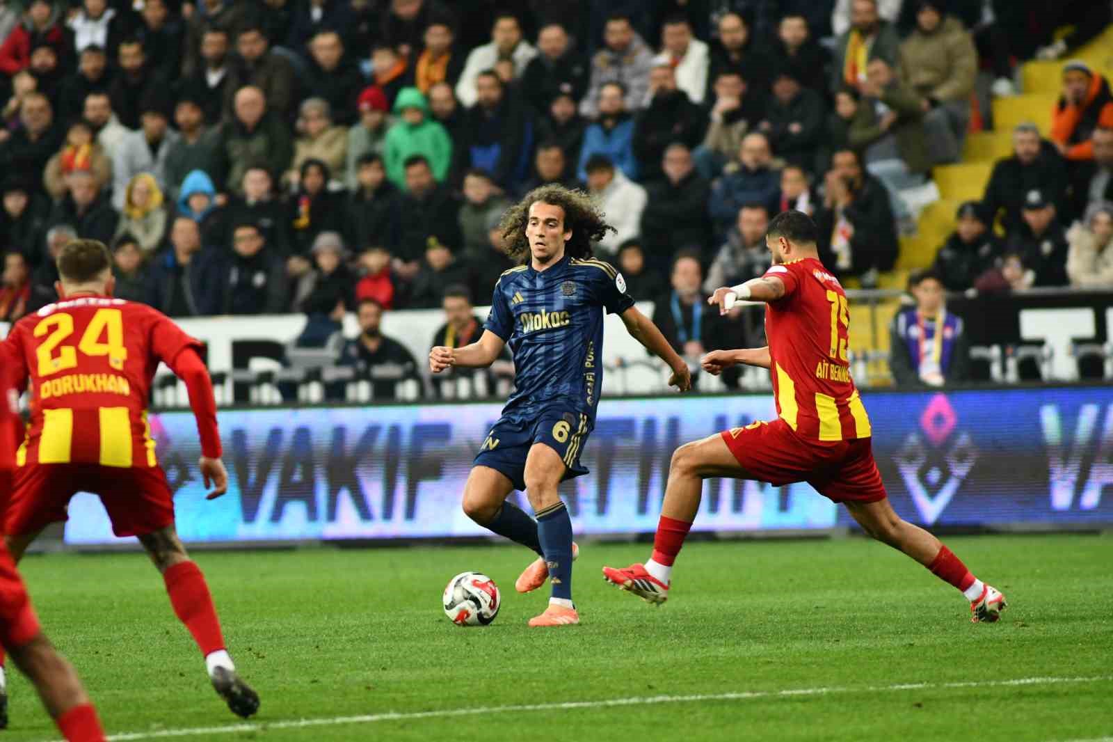 Trendyol Süper Lig: Kayserispor: 0 - Fenerbahçe: 1 (İlk yarı)
Trendyol Süper Lig: Kayserispor: 0 - Fenerbahçe: 1 (İlk yarı)
