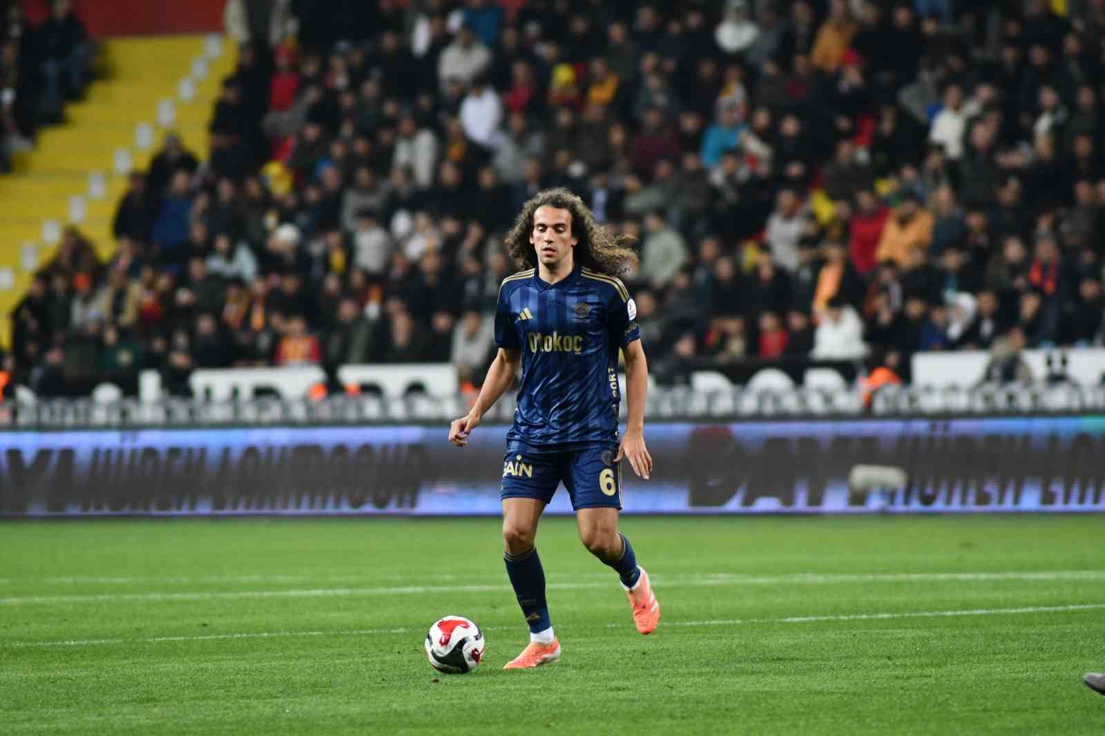 Trendyol Süper Lig: Kayserispor: 0 - Fenerbahçe: 1 (İlk yarı)
Trendyol Süper Lig: Kayserispor: 0 - Fenerbahçe: 1 (İlk yarı)