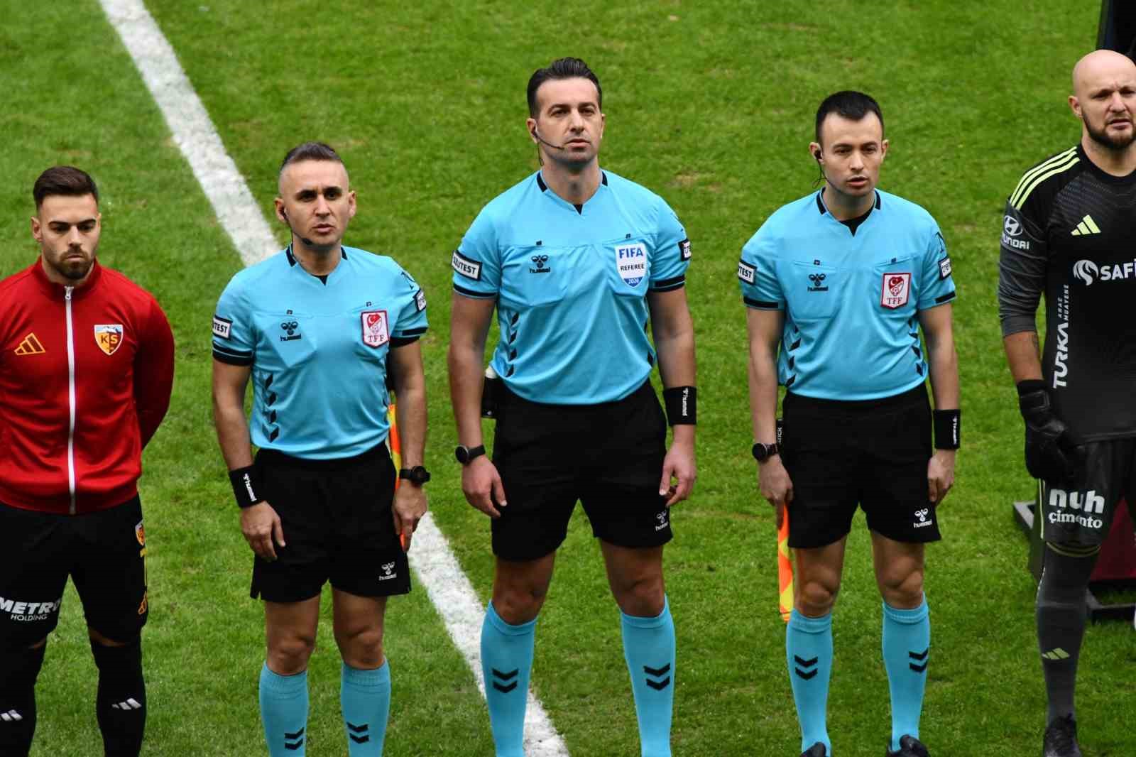 Trendyol Süper Lig: Kayserispor: 0 - Kocaelispor: 0 (İlk yarı)
