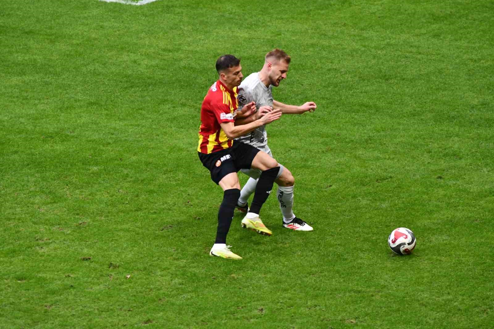 Trendyol Süper Lig: Kayserispor: 0 - Kocaelispor: 0 (İlk yarı)
