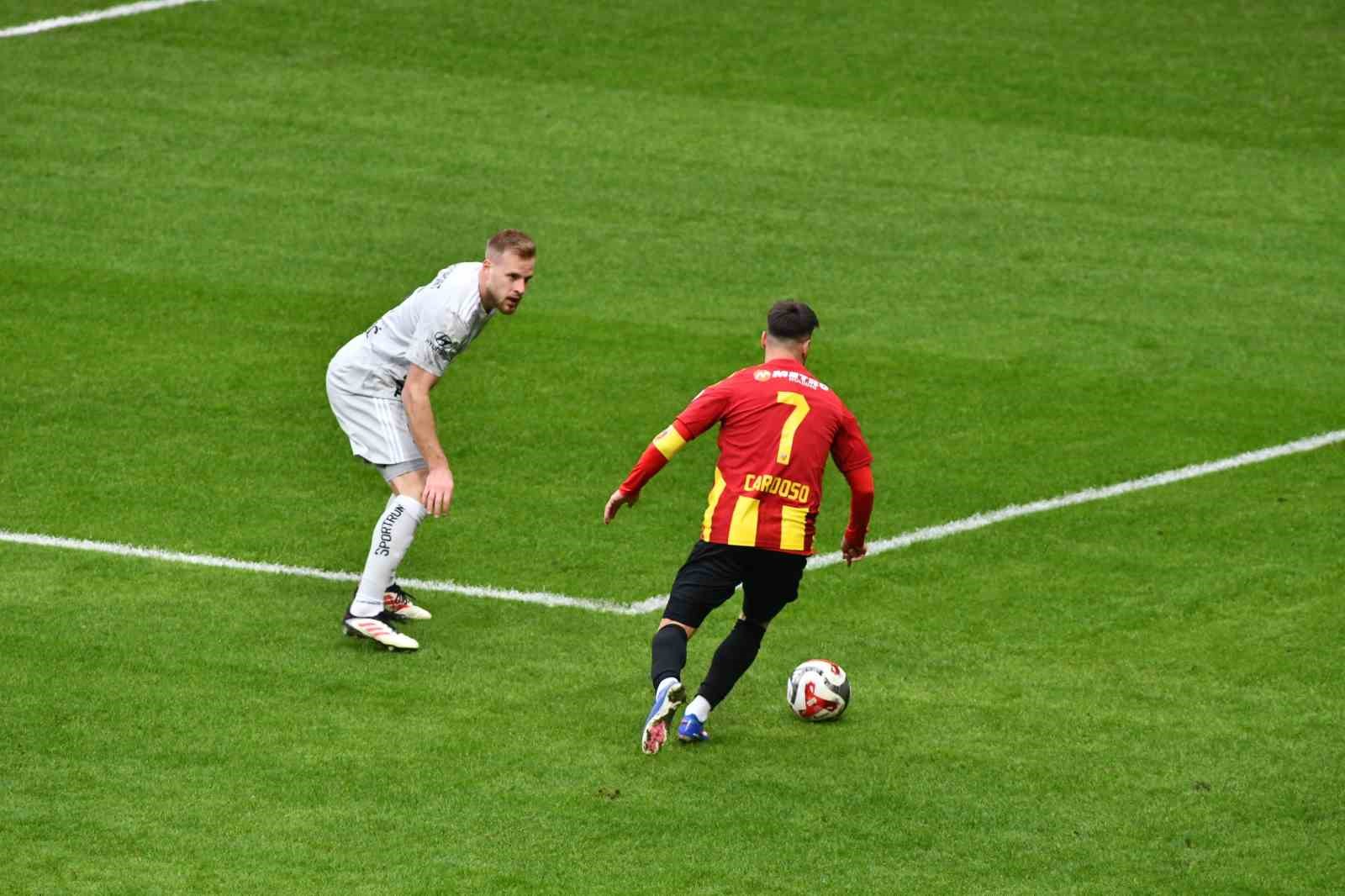 Trendyol Süper Lig: Kayserispor: 0 - Kocaelispor: 0 (İlk yarı)
